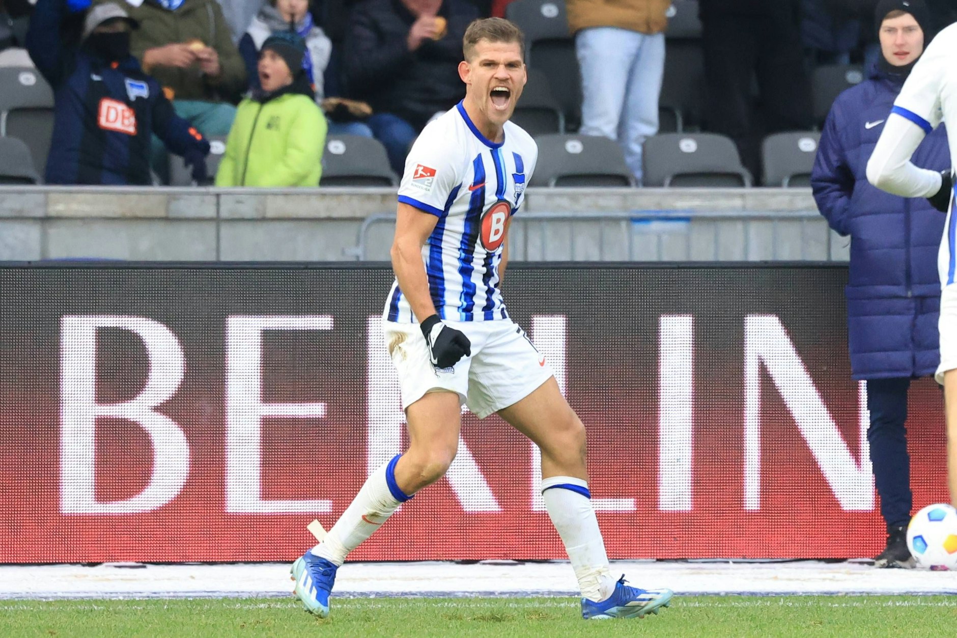 Florian Niederlechner ist nicht zu stoppen. Gegen Elversberg machte er einen Dreierpack für Hertha BSC.