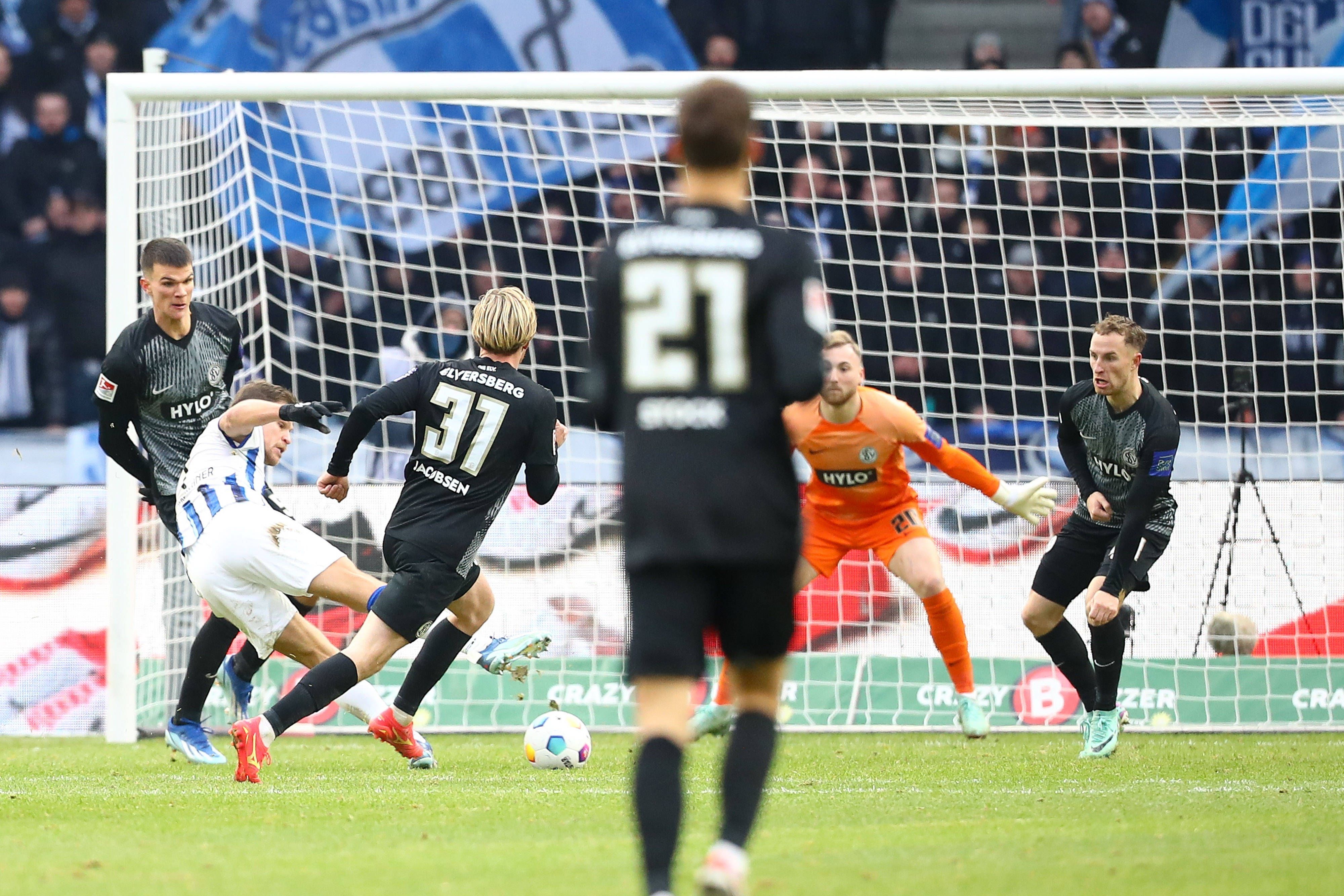 Hertha BSC Siegt 5:1! Niederlechner Schießt Mit Drei Toren Die Sorgen Weg