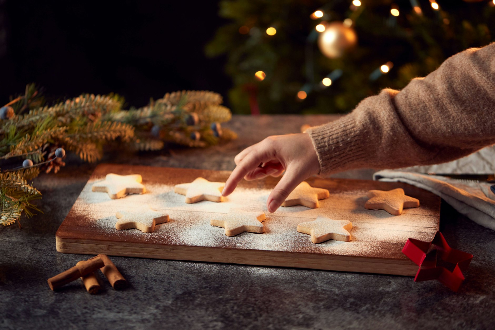 Bei diesen leckeren Plätzchen mit Marzipan greift man gern zu - probieren Sie das besondere Rezept für Marzipan-Kekse unbedingt mal aus!