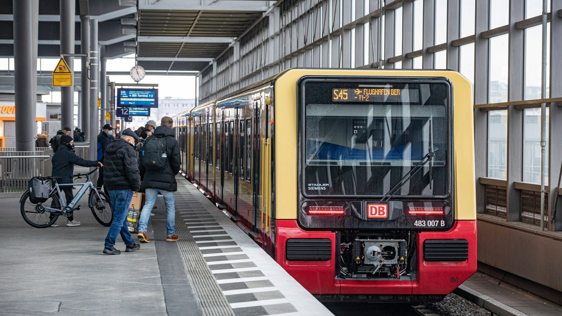 Vor allem der Einsatz der neuen S-Bahn-Baureihe soll dafür sorgen, dass mehr und längere Züge auf die Strecke kommen.