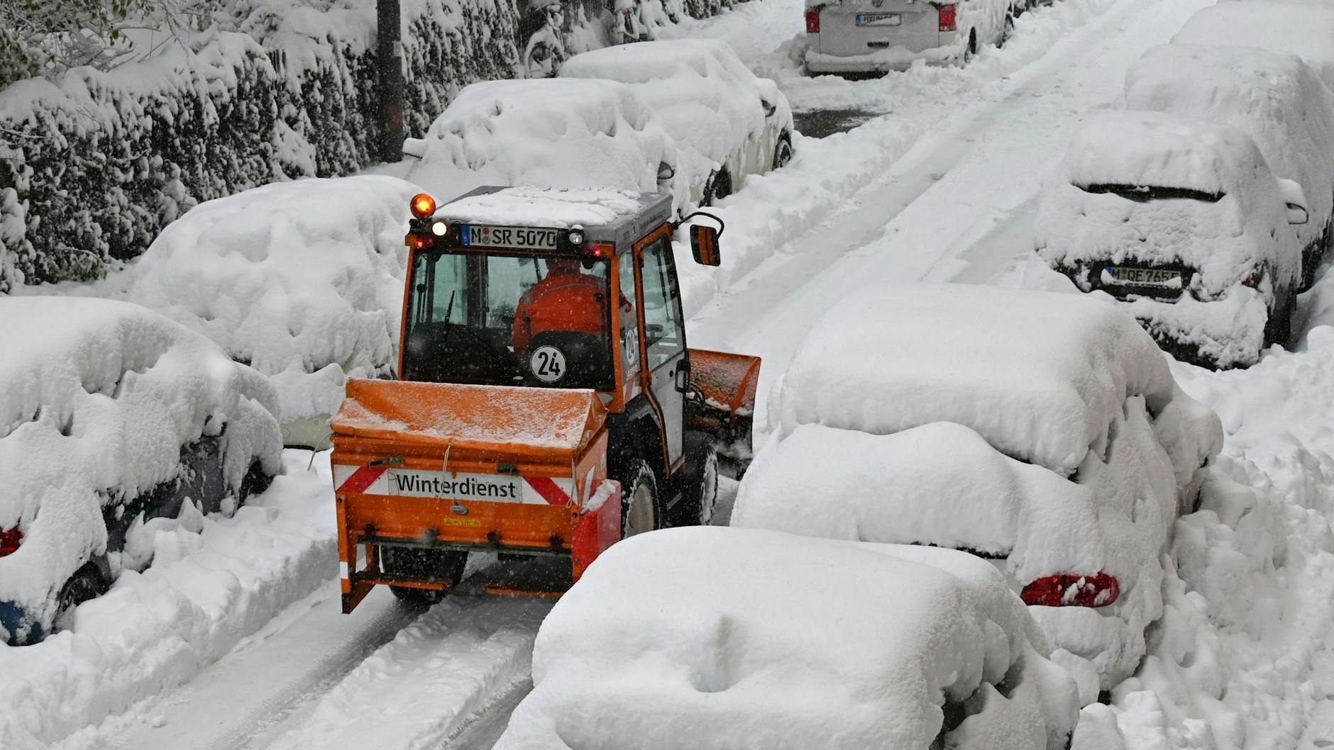 Im Süden Deutschlands fällt seit Tagen Schnee - wann auch andere Landesteile wieder frische Flocken bekommen und das Wetter sich in Richtung Schnee dreht, ist unklar.