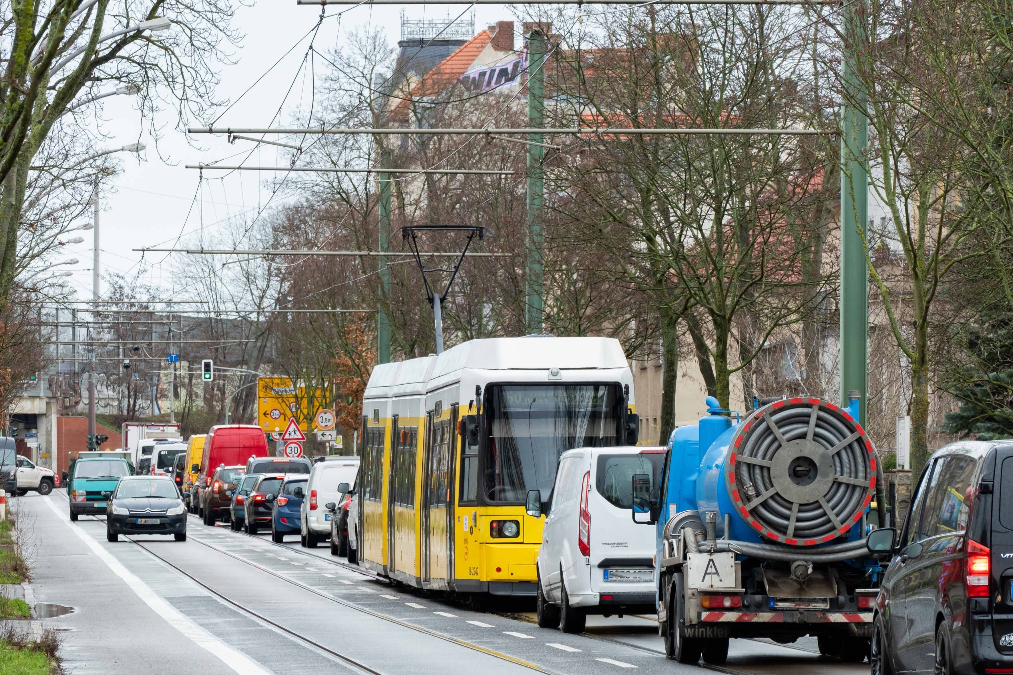 Der Berliner Öffi-Wahnsinn: SO viel geht bei der BVG an einem Tag schief!
