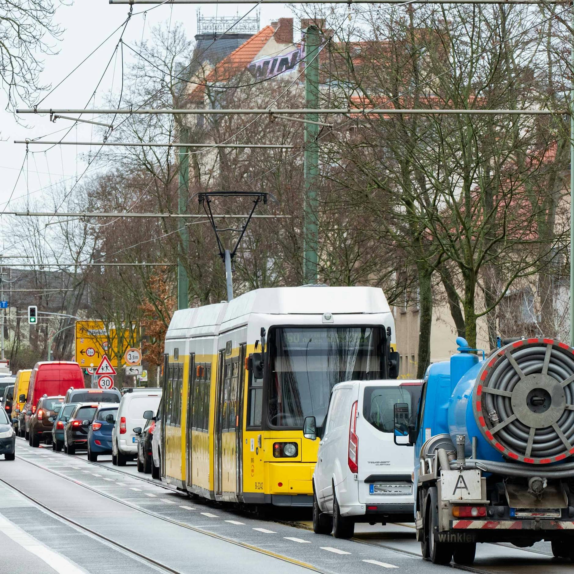 Der Berliner Öffi-Wahnsinn: SO viel geht bei der BVG an einem Tag schief!