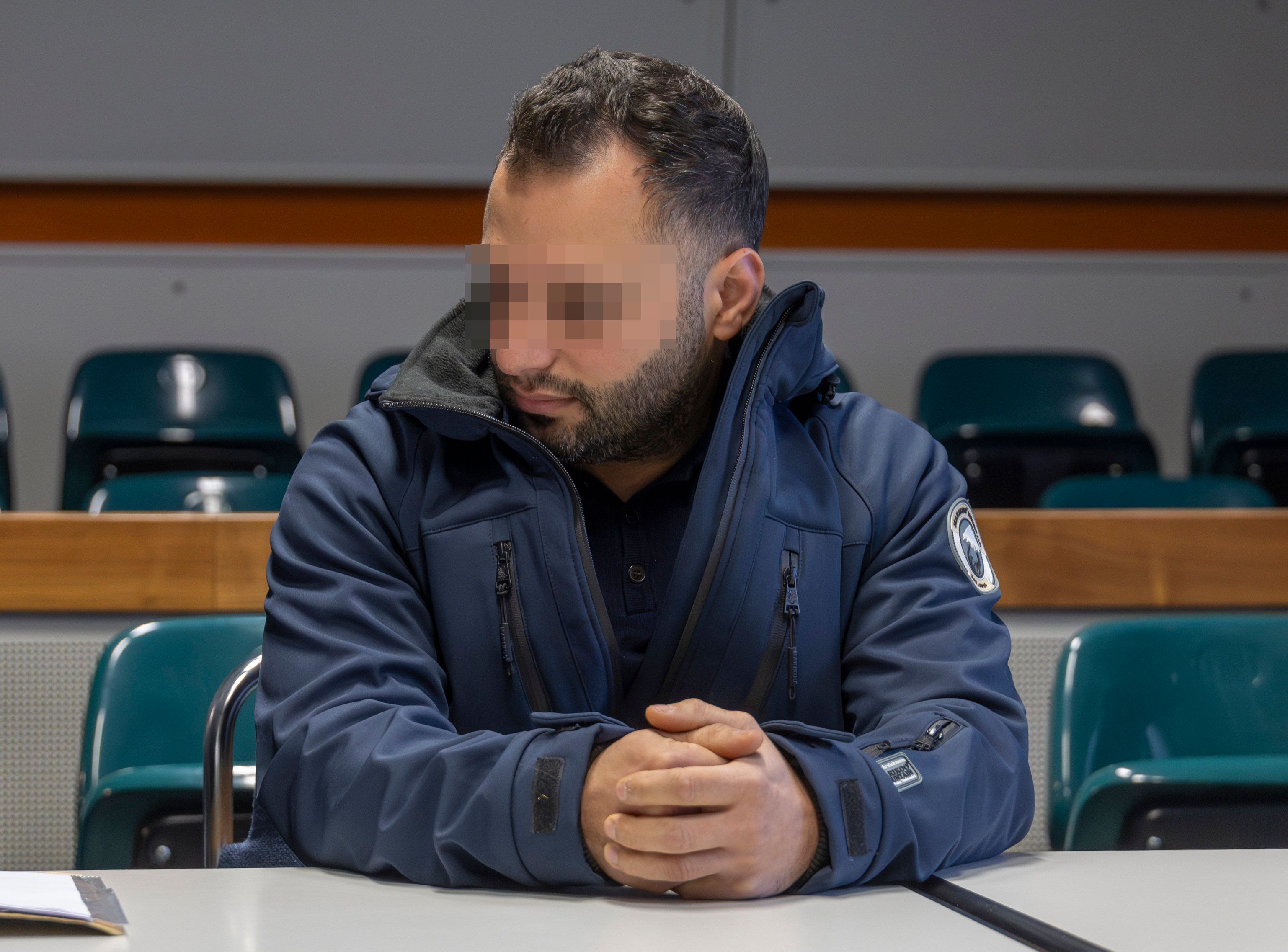 Brutalo-Polizist vor Gericht: Seine Kollegen hatten ihn angezeigt!