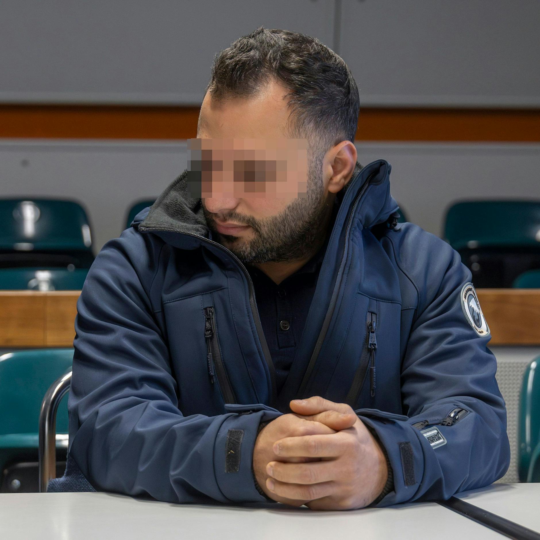 Brutalo-Polizist vor Gericht: Seine Kollegen hatten ihn angezeigt!