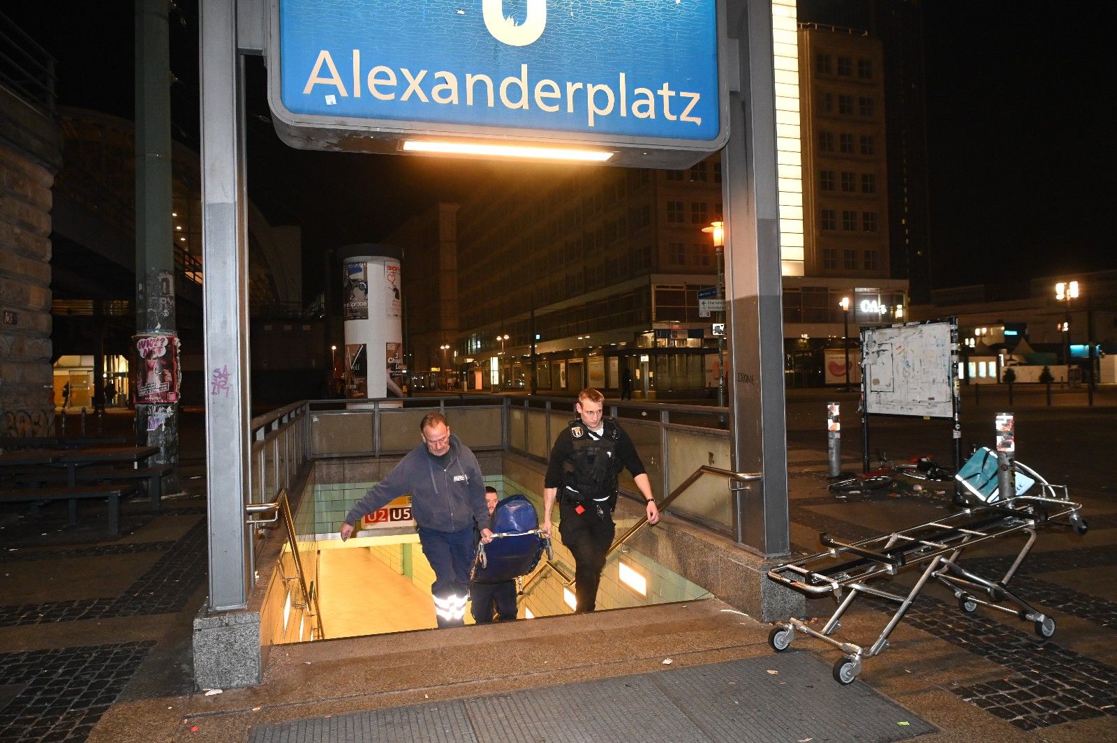 Schock-Unfall Am Alexanderplatz: Junger Mann Stürzt Vor U-Bahn – Tot!