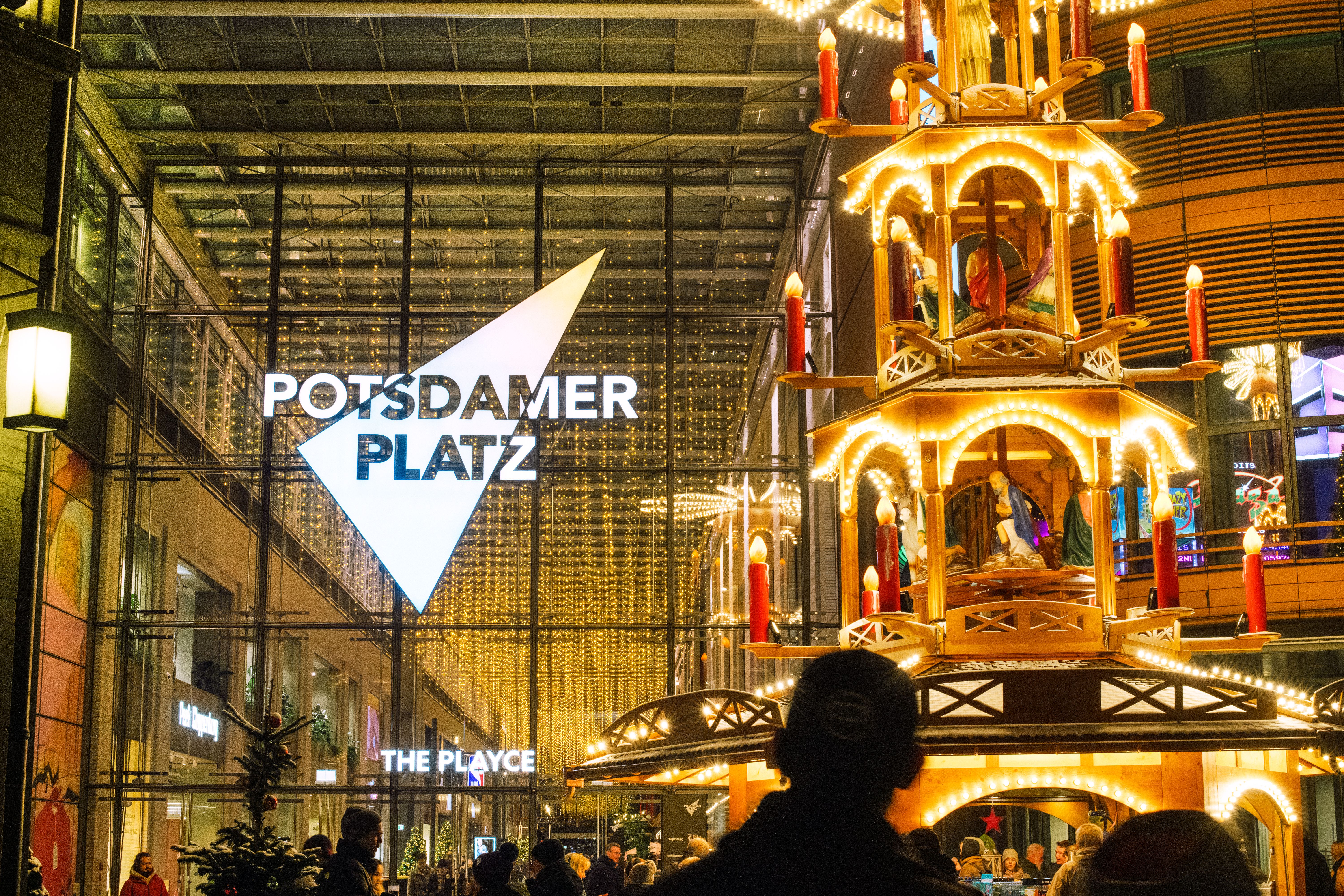 Besinnliche Weihnachtszeit im The Playce: Basteln, Märchen und festliche Musik für Groß und Klein!