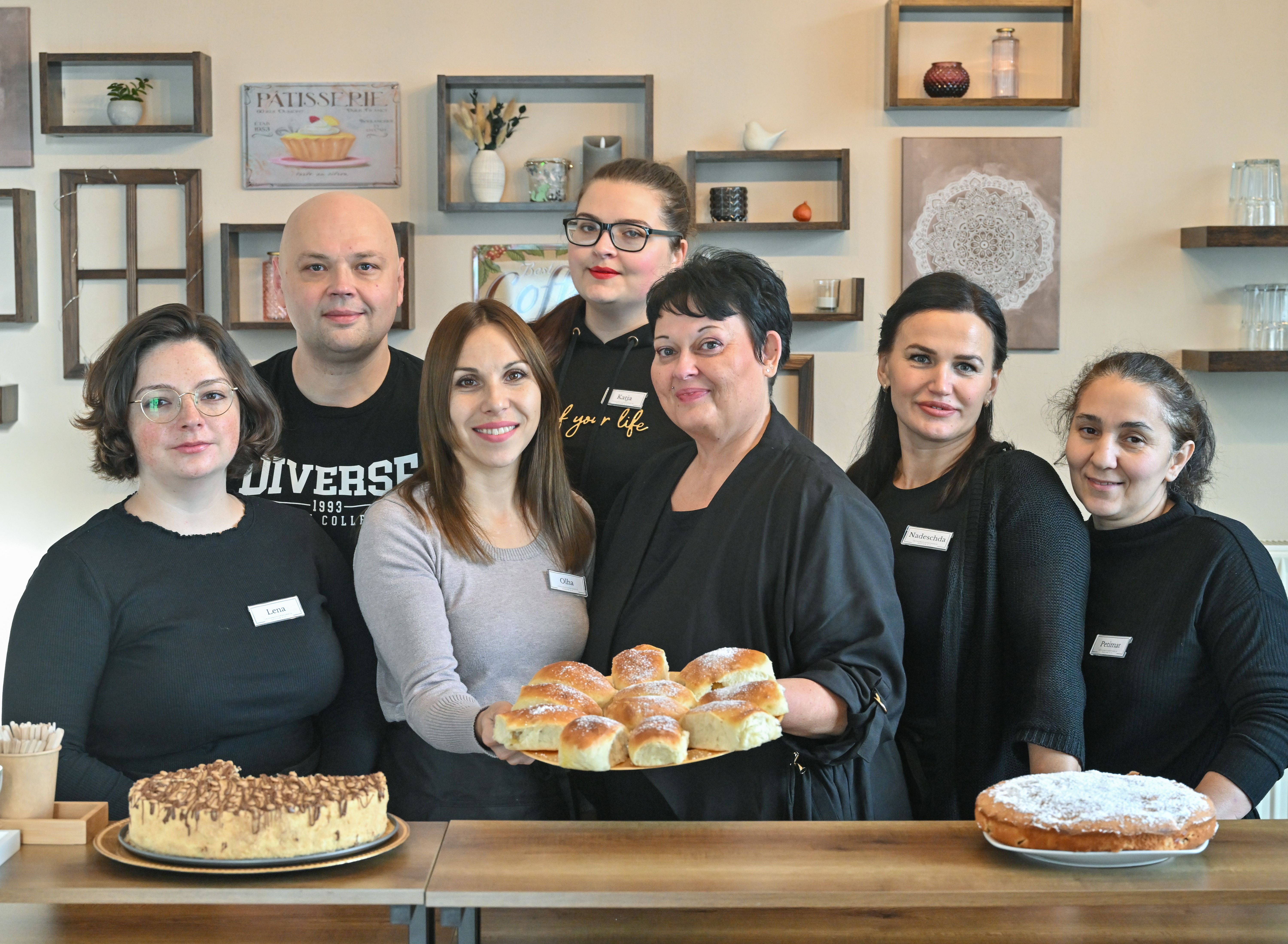 Kuchen, Kaffee, Kunst und Mode: In diesem Laden kostet alles nix