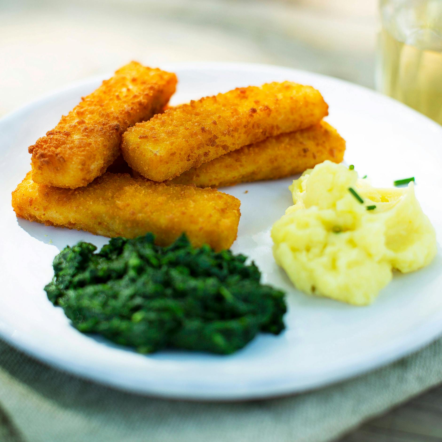 Rezept für Auflauf mit Fischstäbchen, Kartoffeln, Spinat und Käse – für die ganze Familie!