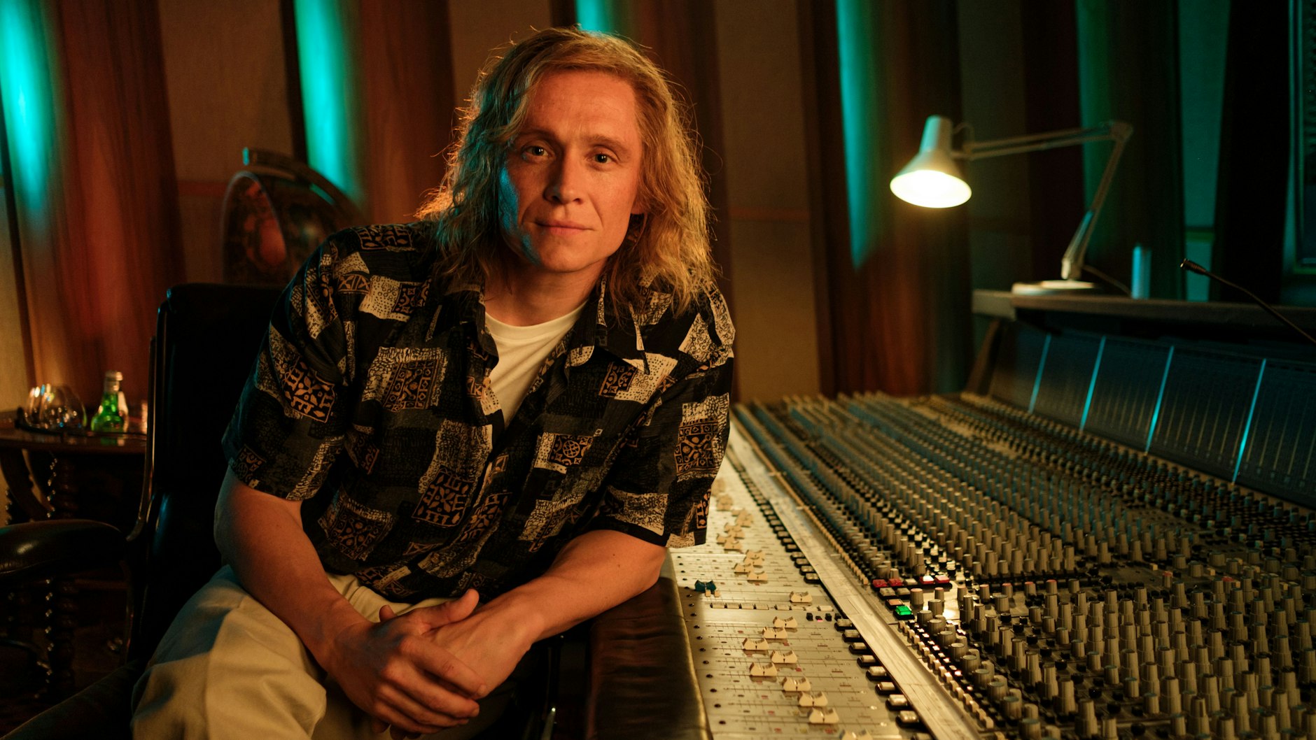 Matthias Schweighöfer als Frank Farian in „Girl You Know It’s True“.