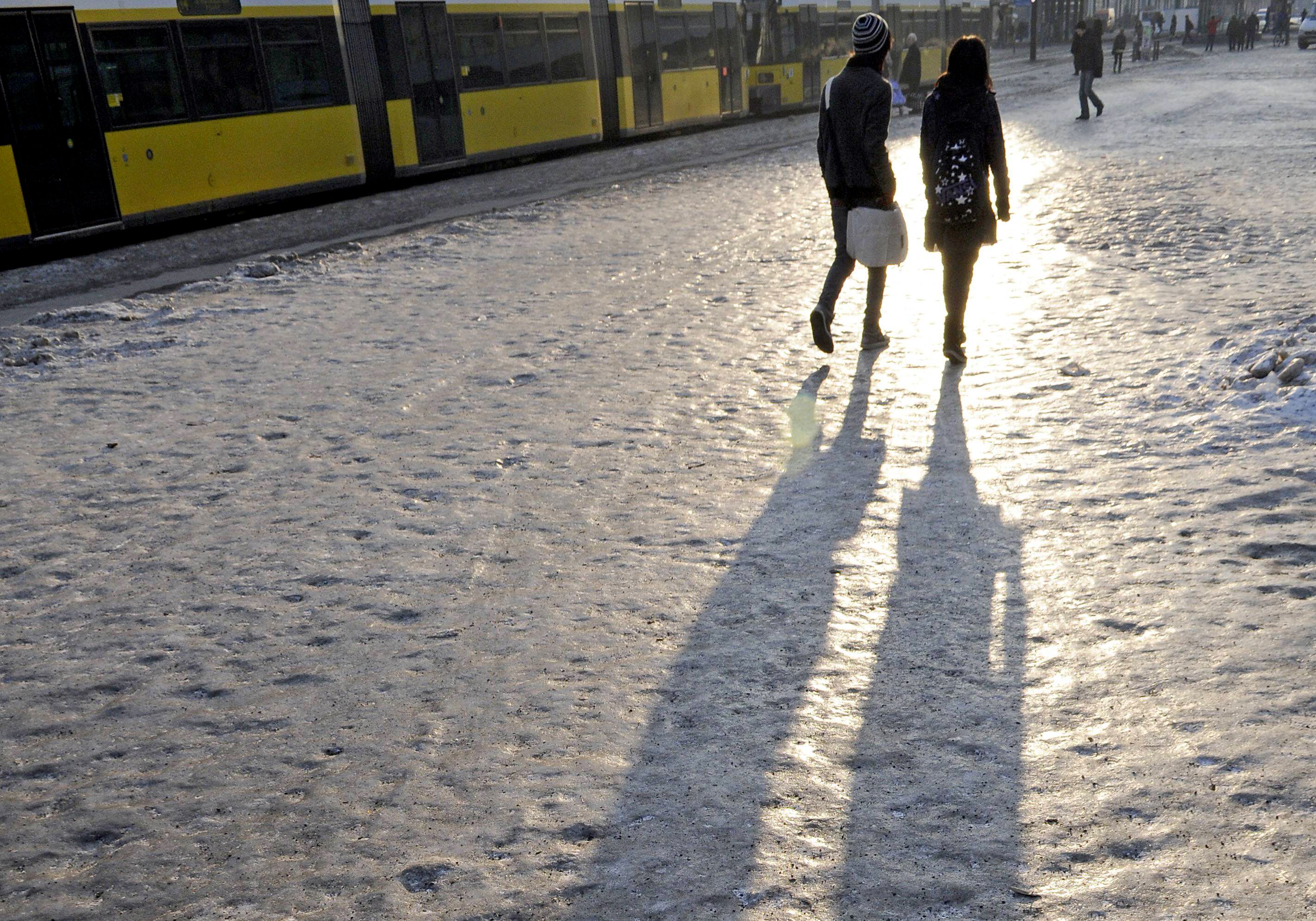 Glatteis in Berlin: Warum ein Sturz auf rutschigem Gehweg sehr belebend sein kann