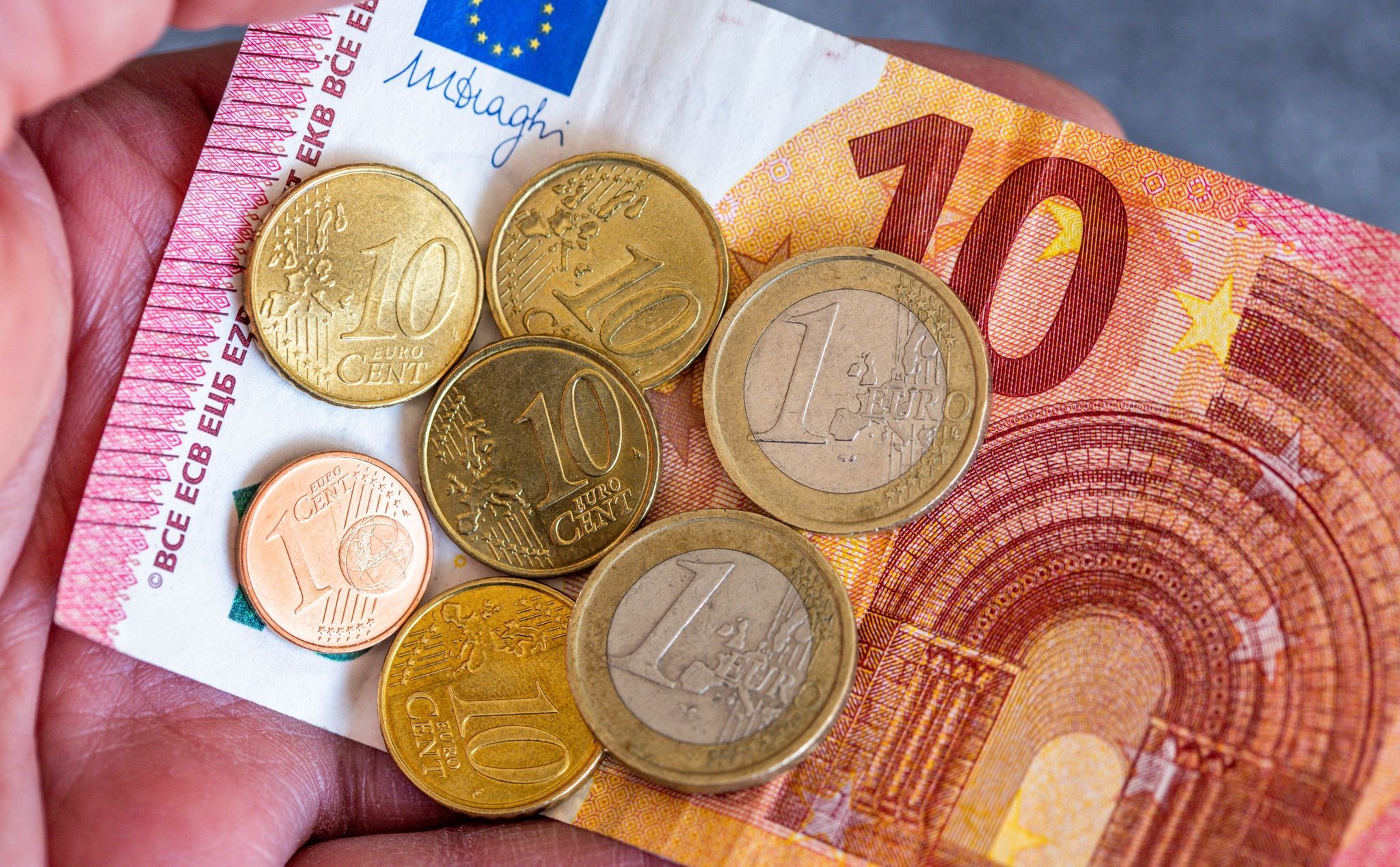 Verdienen SIE Genug? So Viel Geld Bekommen Die Menschen In Deutschland ...