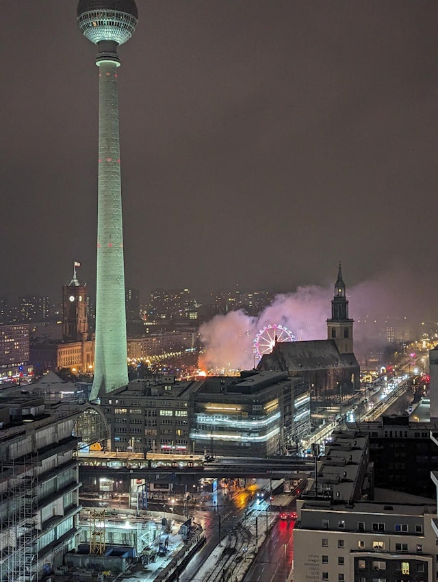 Mit Video Brand auf Berliner Weihnachtsmarkt eine Person verletzt