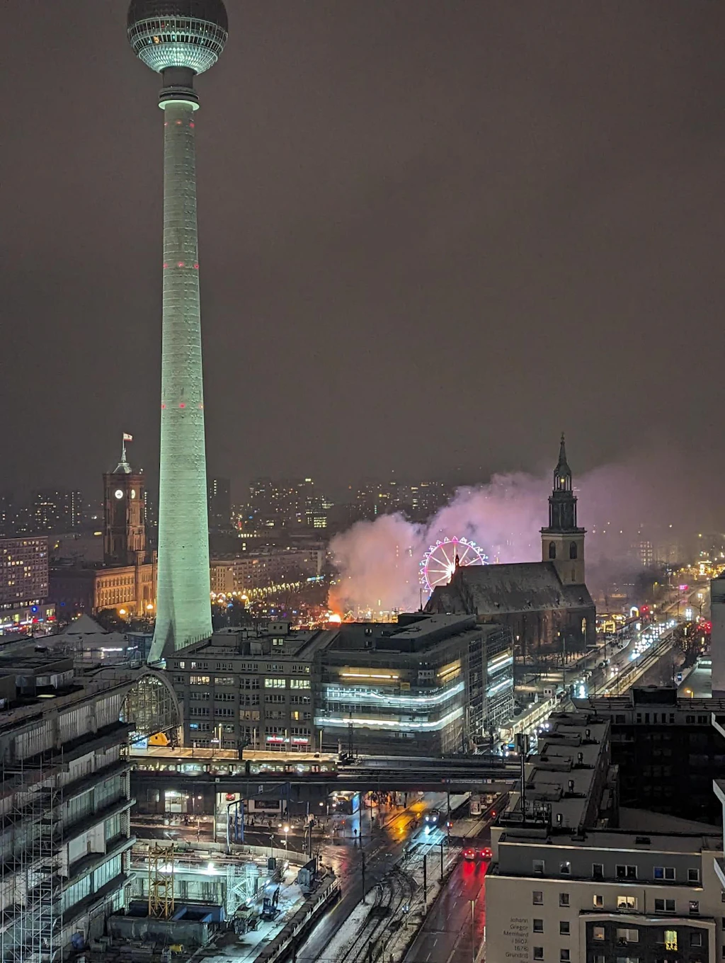 Mit Video: Brand auf Berliner Weihnachtsmarkt – eine Person verletzt