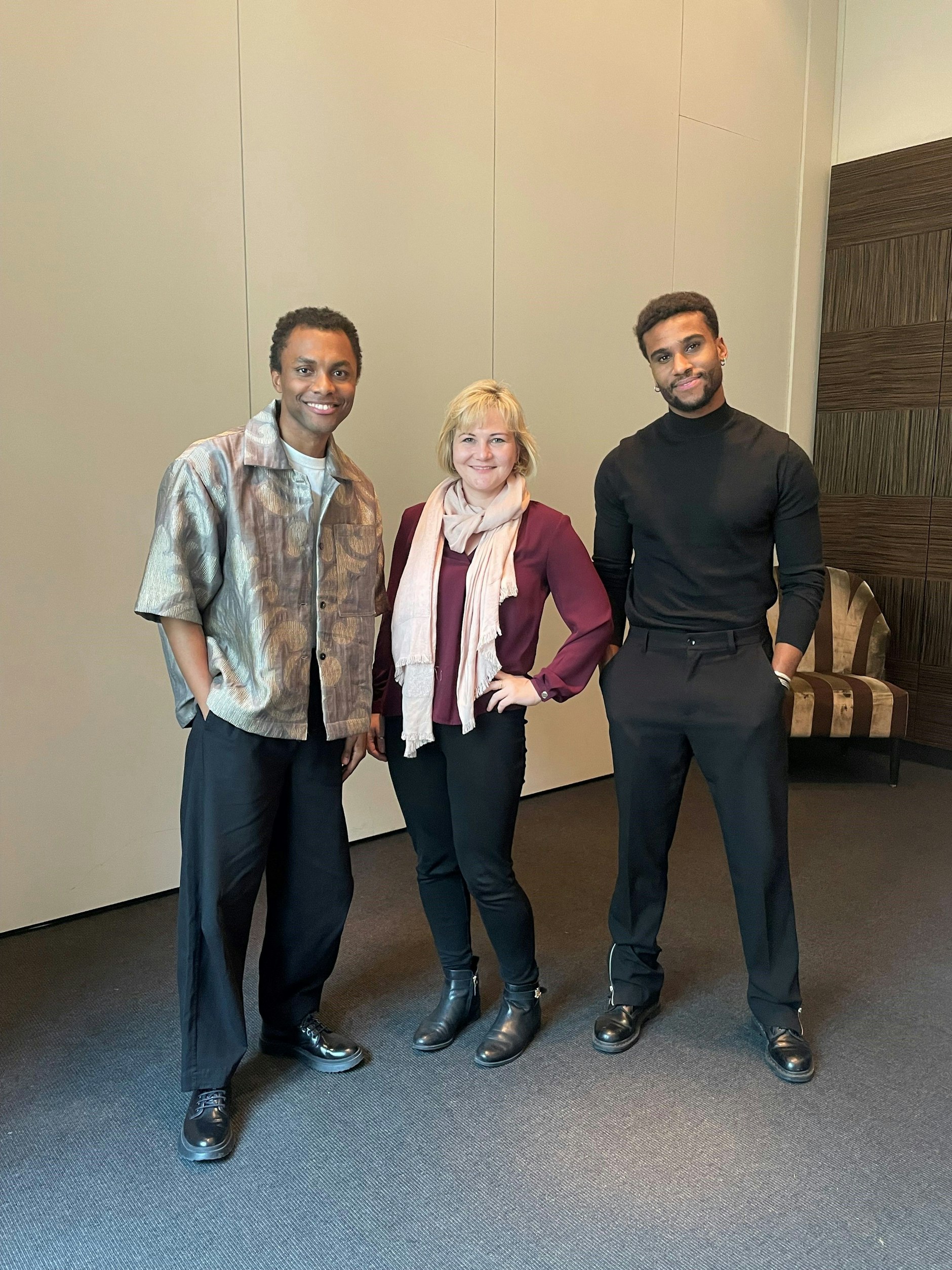 Tijan und Elan mit Kurier-Redakteurin Julia im Interview.