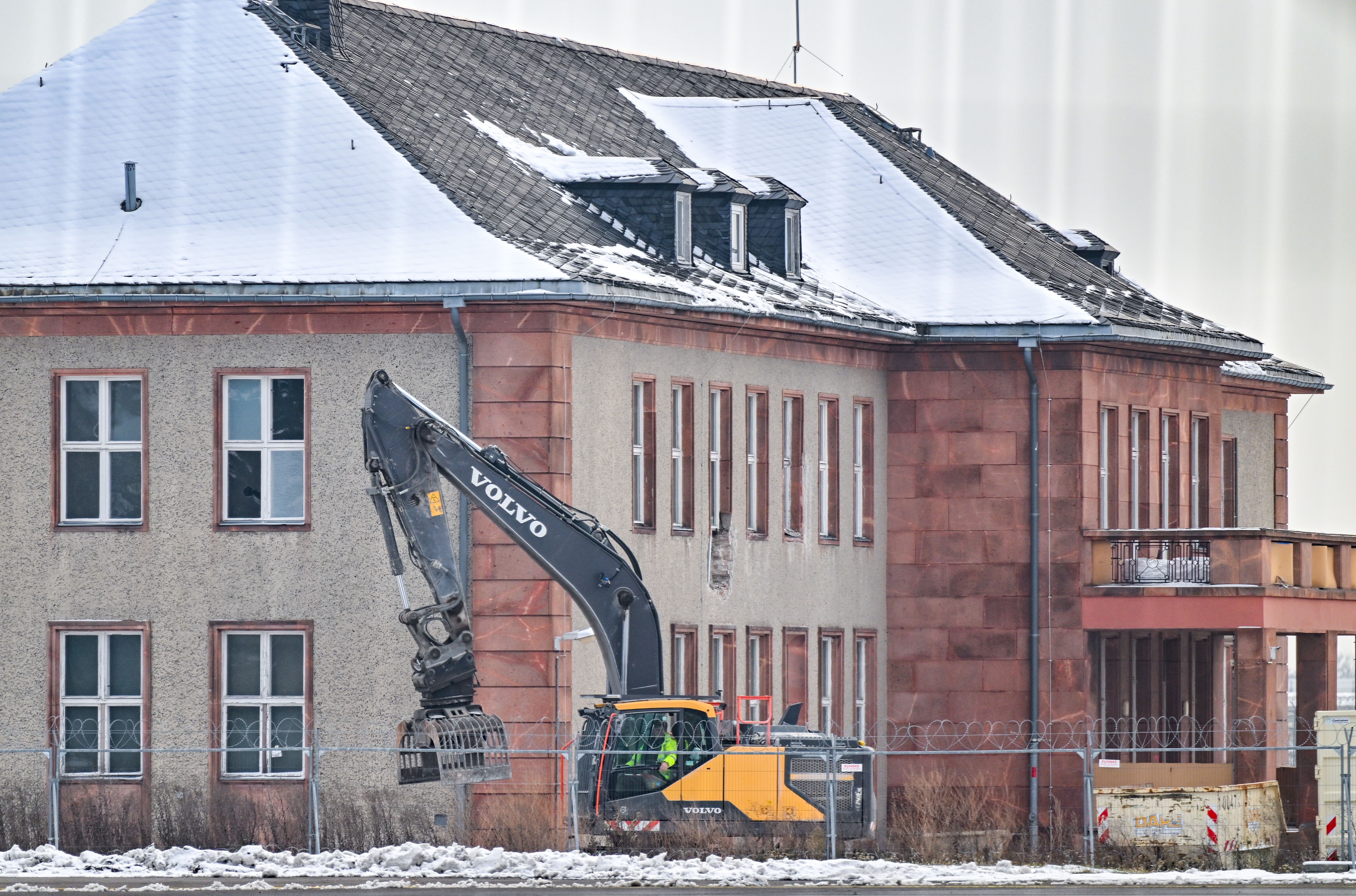 Generalshotel in Schönefeld entkernt – jetzt fallen die Mauern