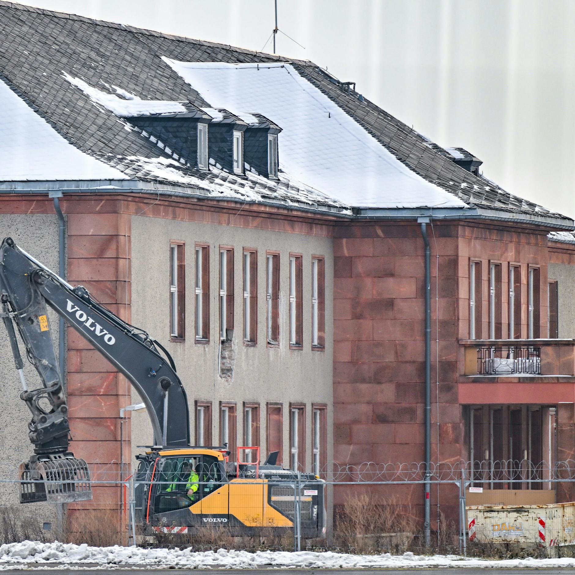 Generalshotel in Schönefeld entkernt – jetzt fallen die Mauern