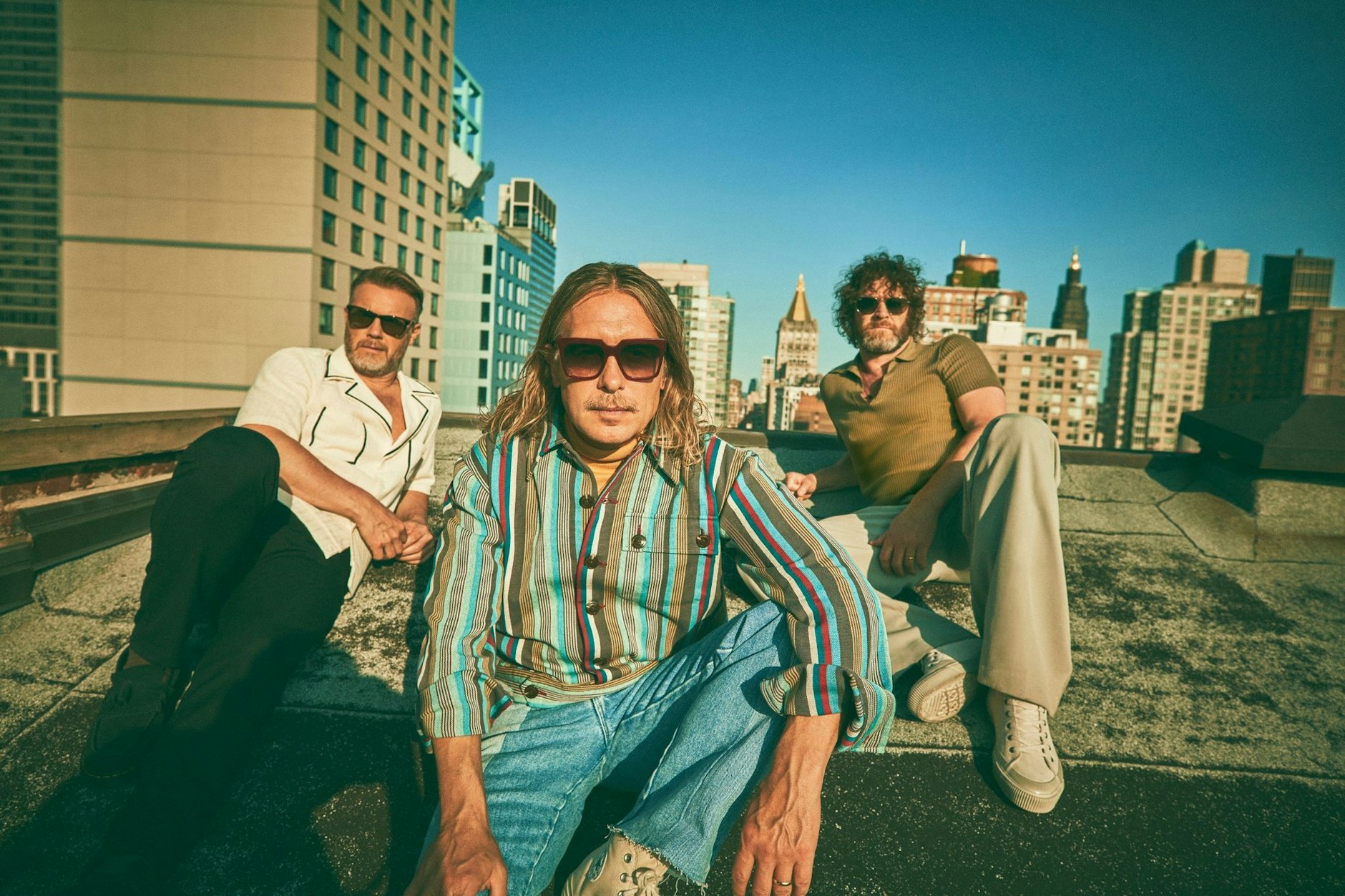 HANDOUT - Gary Barlow (l-r), Mark Owen und Howard Donald von der britischen Band Take That lassen mit «This Life» von sich hören.  a