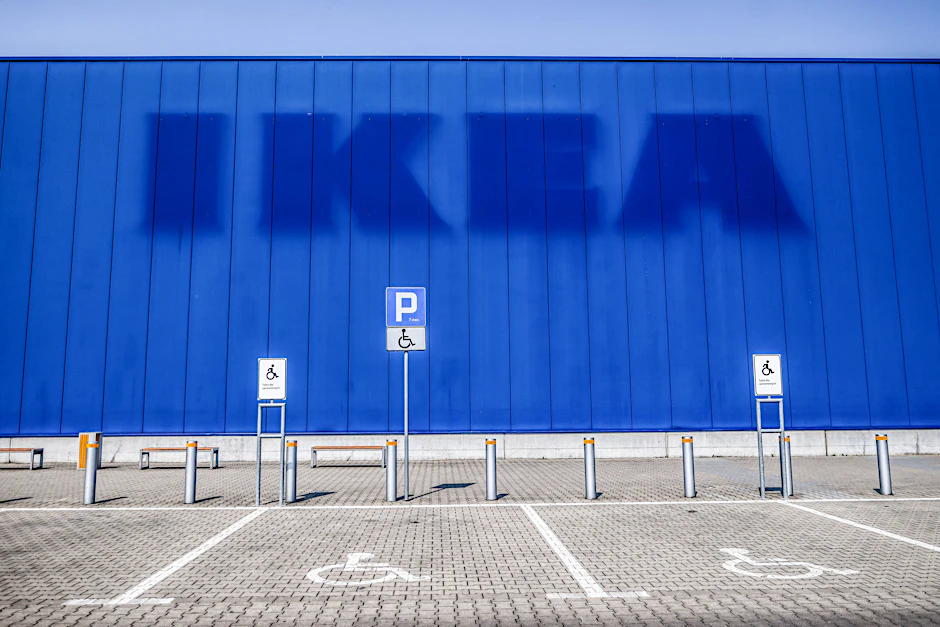Blau, aber nicht immer himmlisch: Ikea.