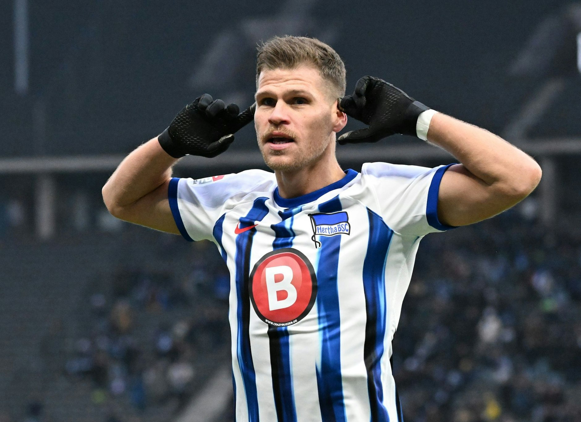 Niederlechner lässt Hertha jubeln