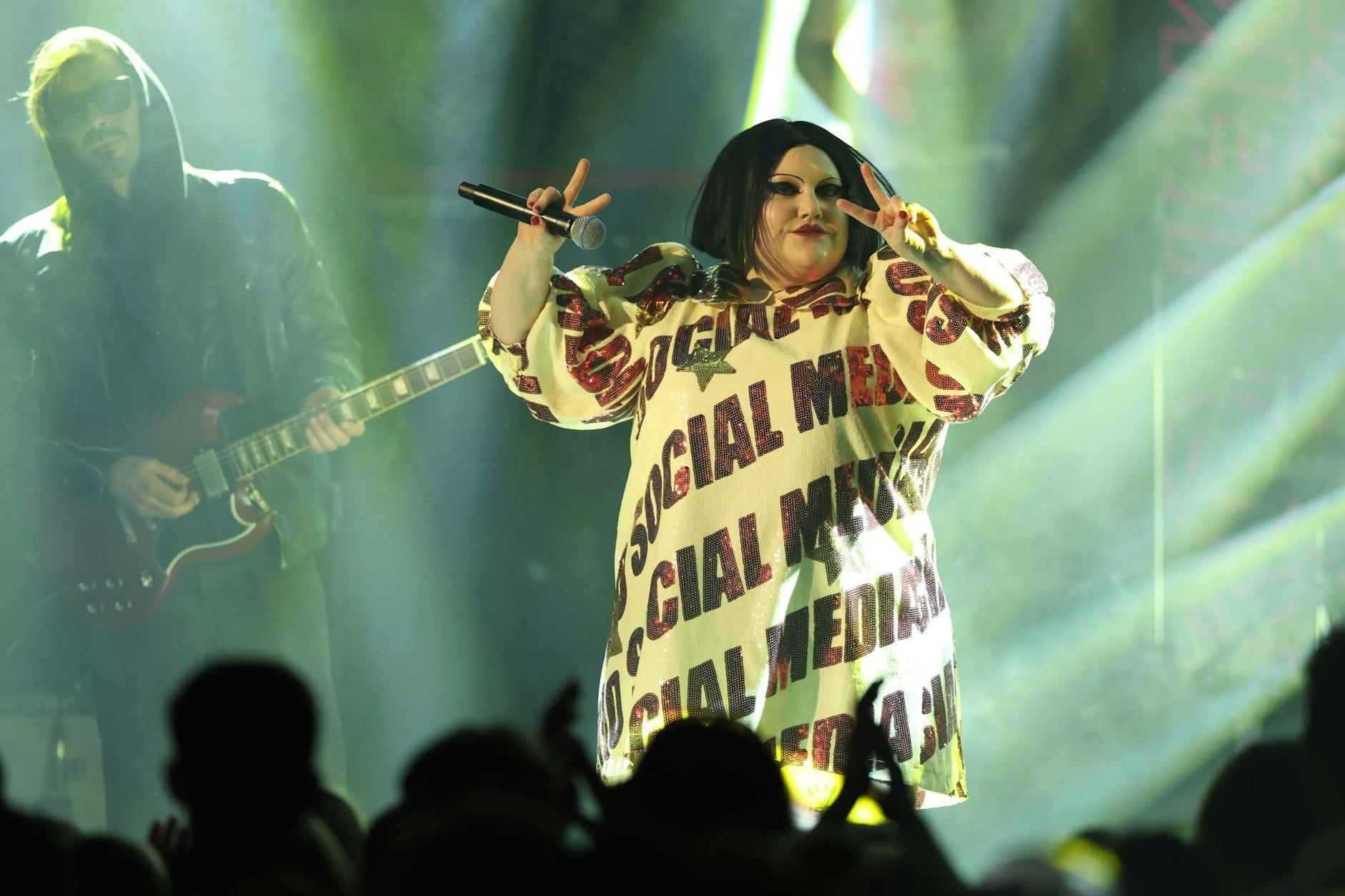 Beth Ditto rockt während der Preisverleihung «1Live-Krone» im Lokschuppen Bielefeld die Bühne.