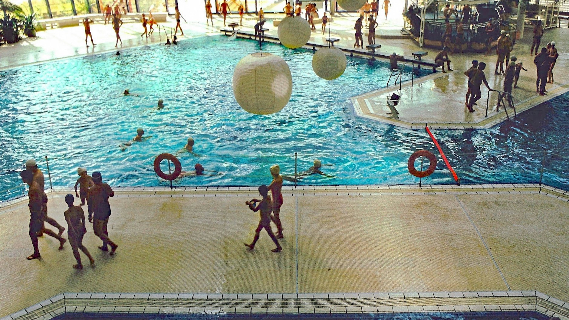 So sah es früher einmal aus: Blick in das SEZ, dem einstigen DDR-Spaßbad.