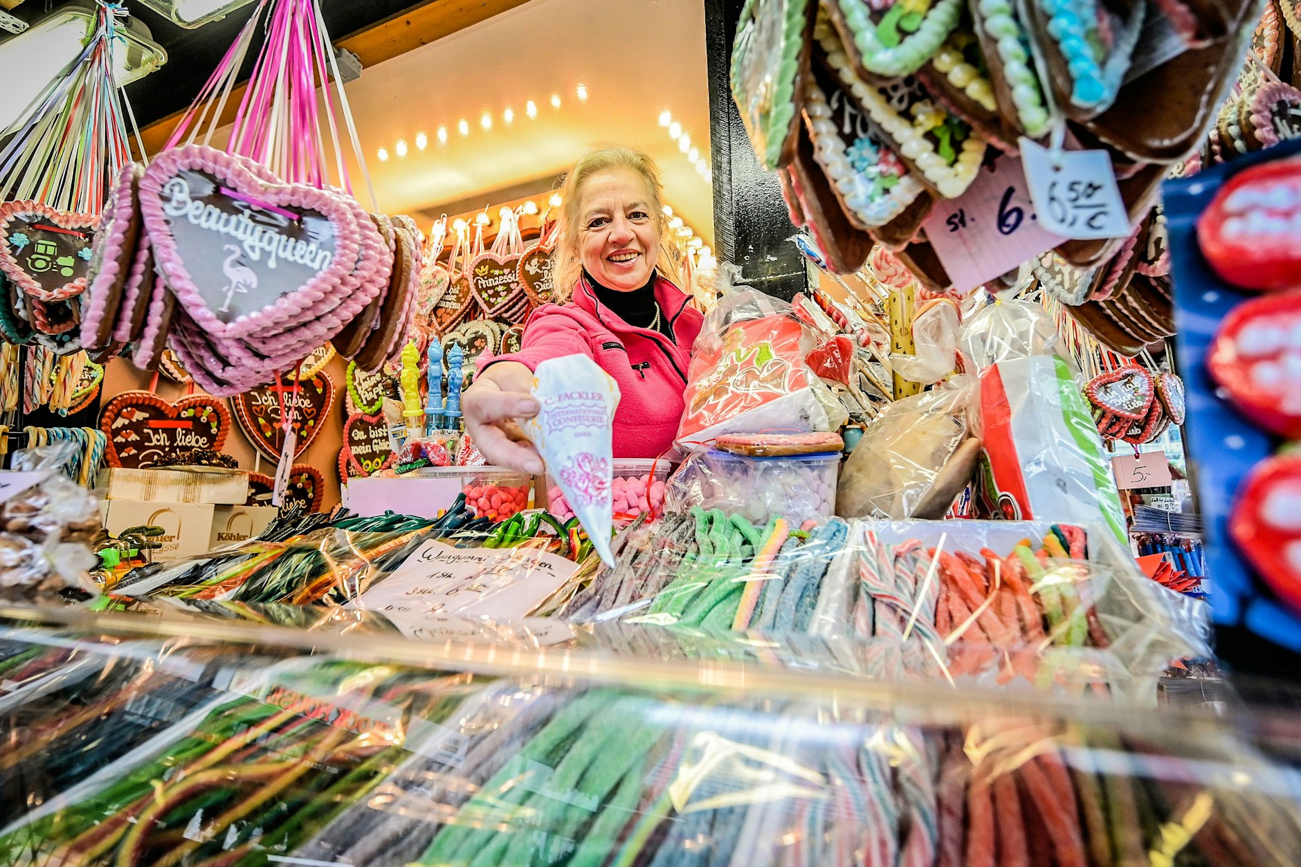 Der Besuch auf dem Weihnachtsmarkt ist nichts für Menschen, die Kalorien zählen - hier lauern überall Leckereien, die direkt auf der Hüfte landen.