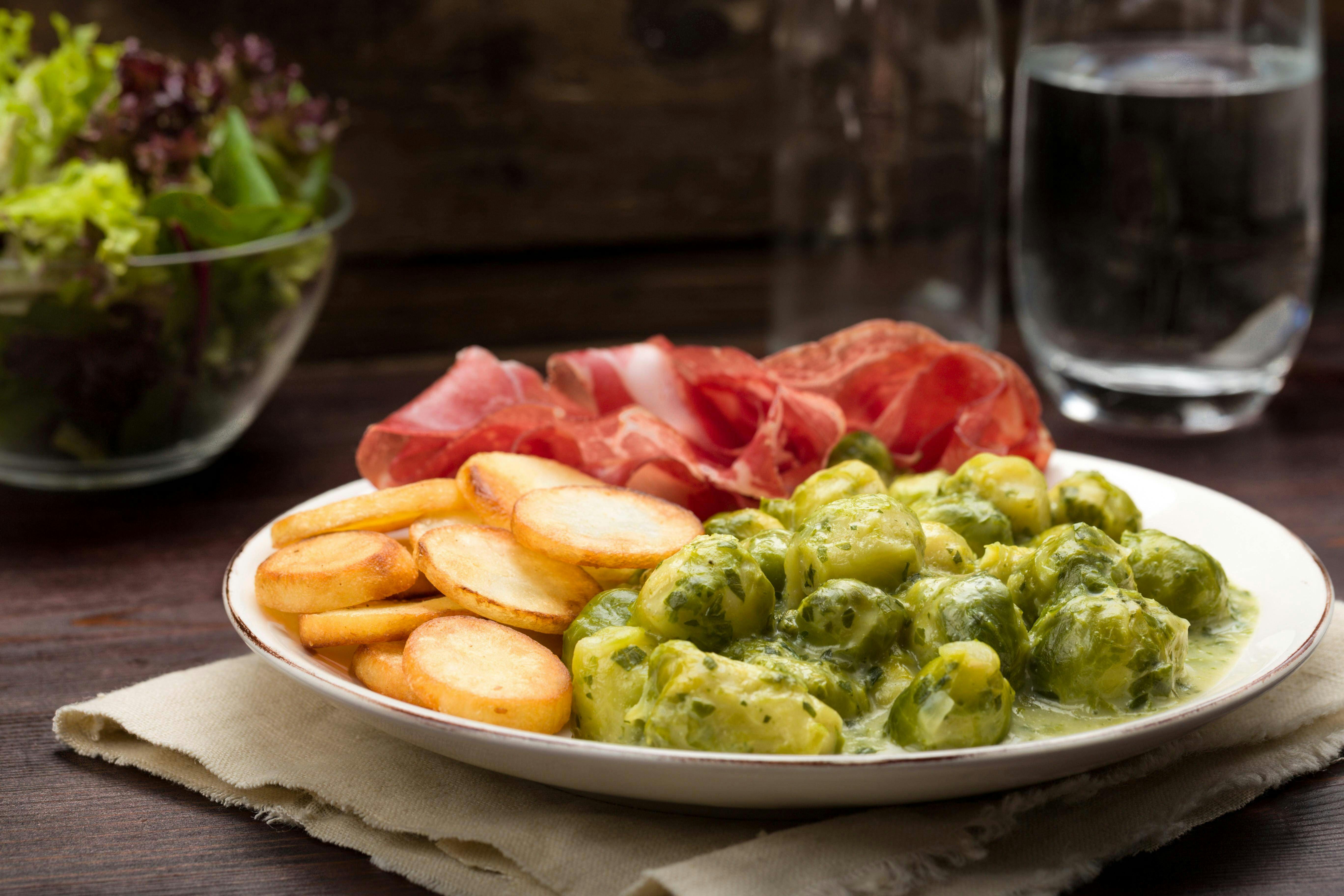 Geniales Rezept für Rosenkohl in cremiger Sahnesoße: Ein Muss im Winter Geniales Rezept für Rosenkohl in cremiger Sahnesoße: Ein Muss im Winter