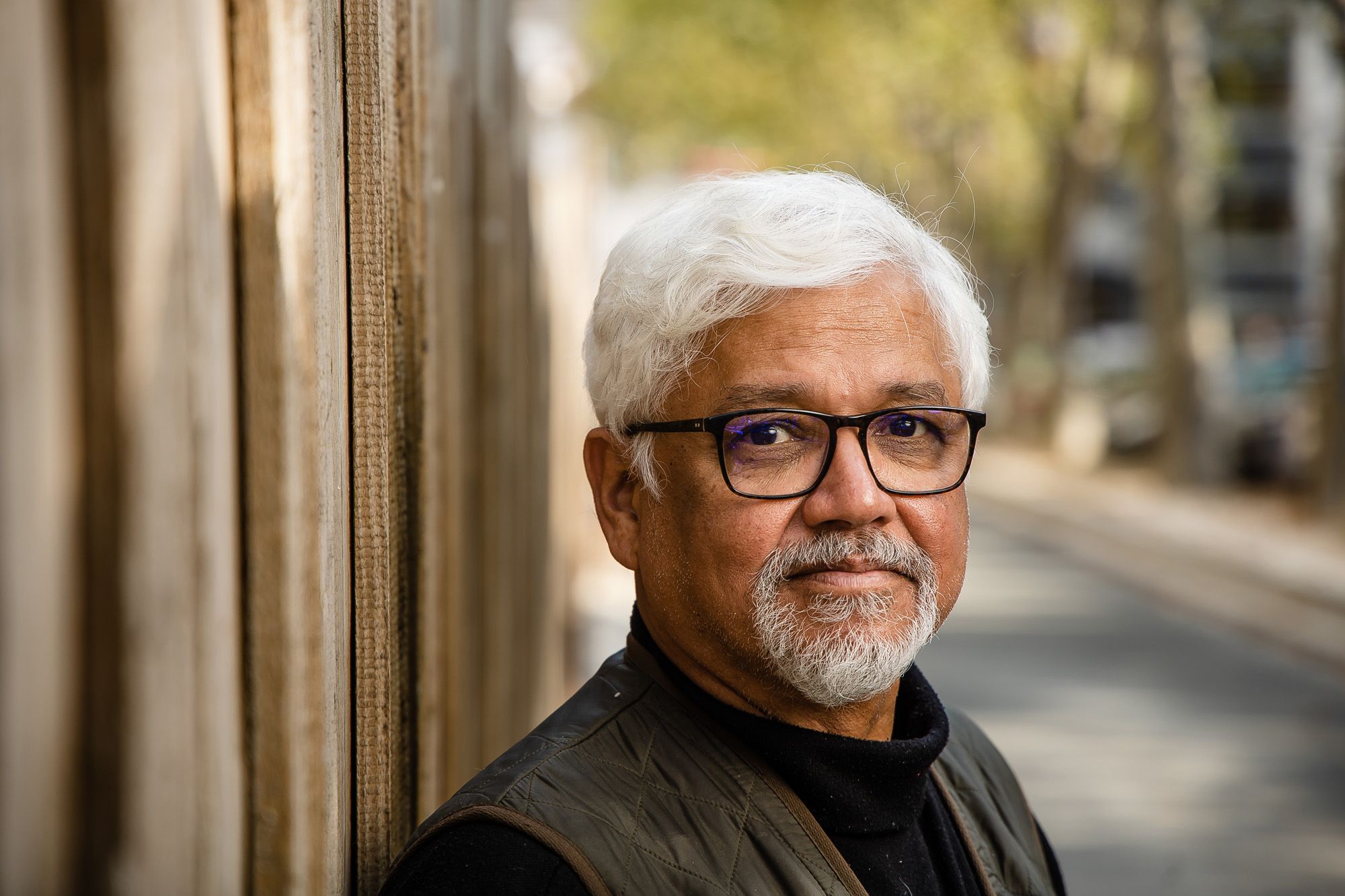 Amitav Ghosh erzählt von Gewürzen und Gewalt: „Der Fluch der Muskatnuss“