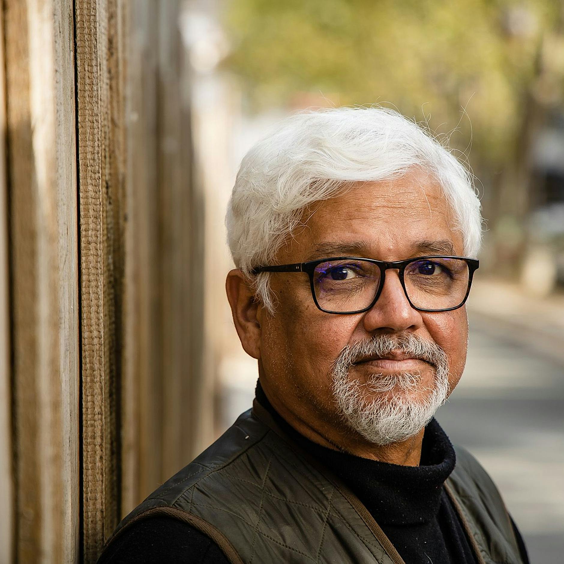 Amitav Ghosh erzählt von Gewürzen und Gewalt: „Der Fluch der Muskatnuss“
