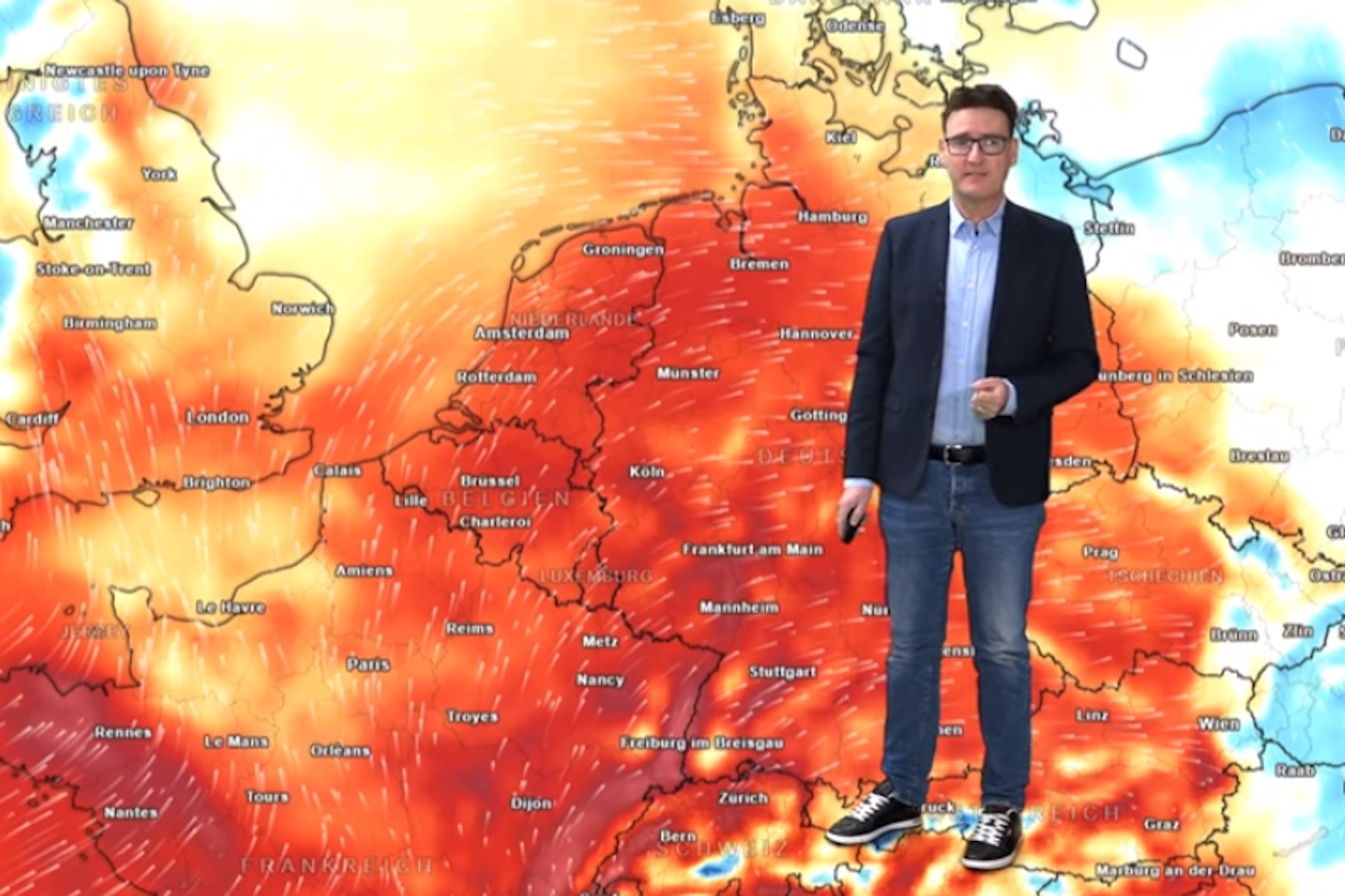 Es wird richtig warm am 2. Advent, verrät Wetter-Experte Dominik Jung mit Blick auf die Wetter-Karte.