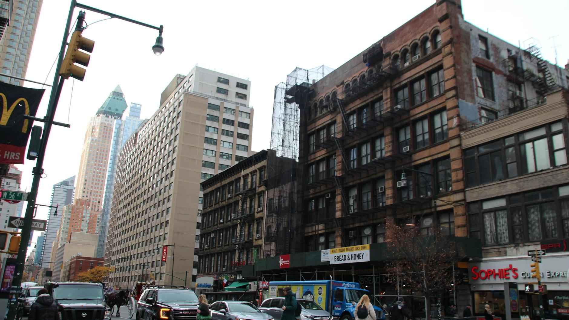 Das (teilweise eingerüstete) Haus mit der Adresse „939 Eight Avenue“, wo Joseph Pilates sein erstes Studio in New York eröffnete.