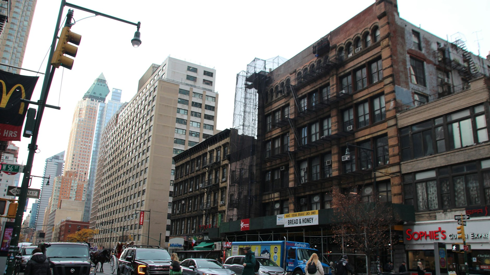 Das (teilweise eingerüstete) Haus mit der Adresse „939 Eight Avenue“, wo Joseph Pilates sein erstes Studio in New York eröffnete.