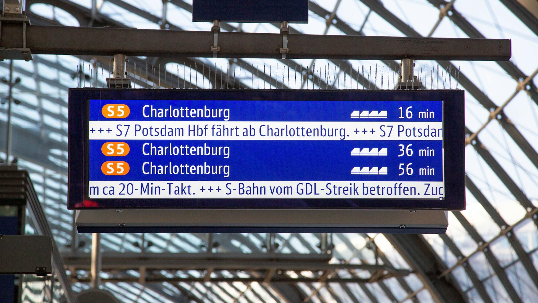 So sah es bei der S-Bahn am Hauptbahnhof in Berlin während des GDL-Streiks am 16. November diesen Jahres aus.
