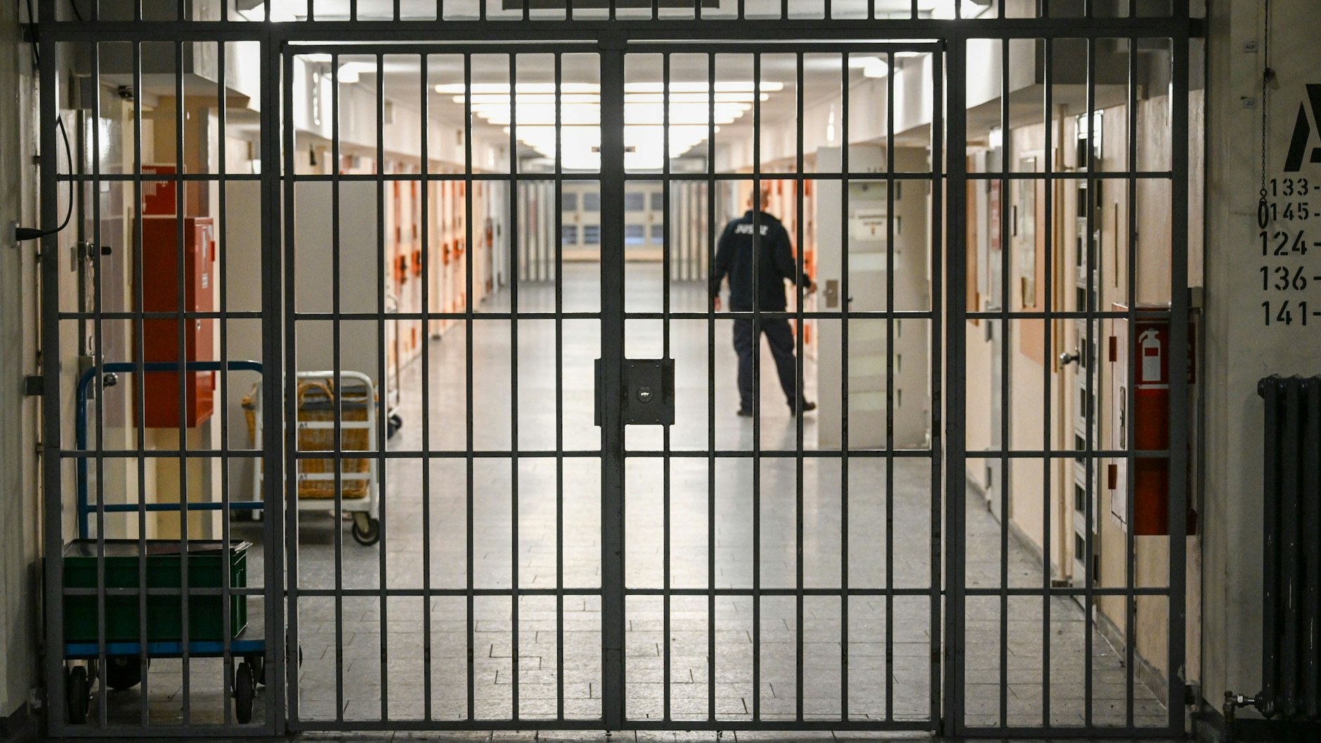 In allen geschlossenen Justizvollzugsanstalten Berlins sollen Suizidpräventionsräume eingerichtet werden.