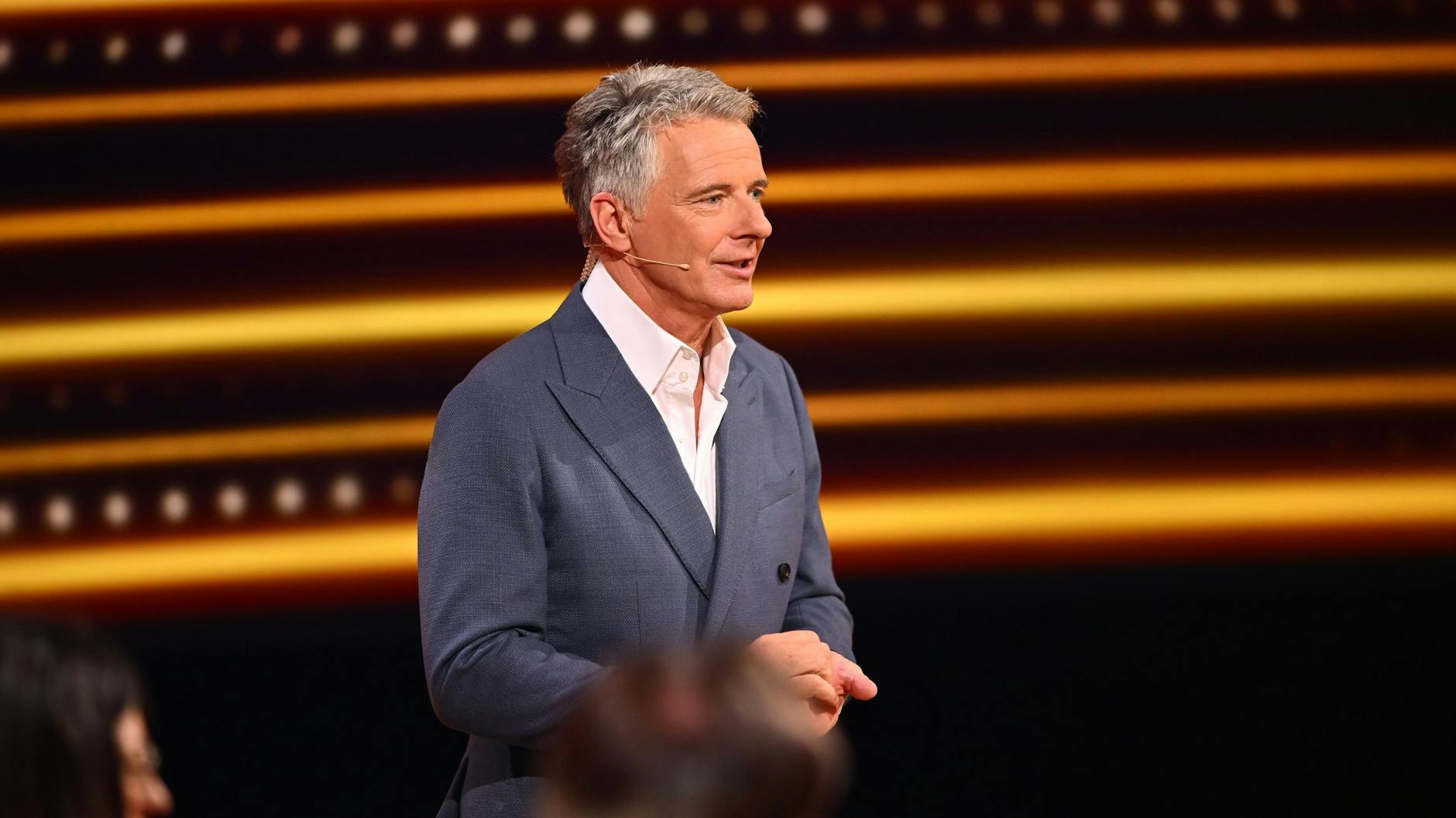 Ob Moderator Jörg Pilawa beim „1 % Quiz“ jede Frage beantworten kann?