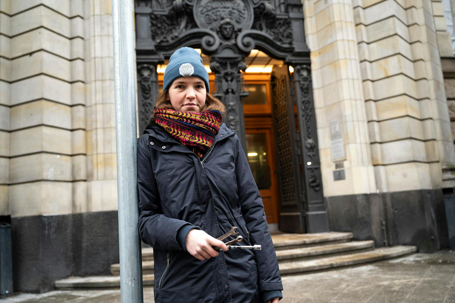 Amelie Meyer hat die Werkzeuge, die sie zum Abmontieren verwenden wollte, mit zum Gericht gebracht.