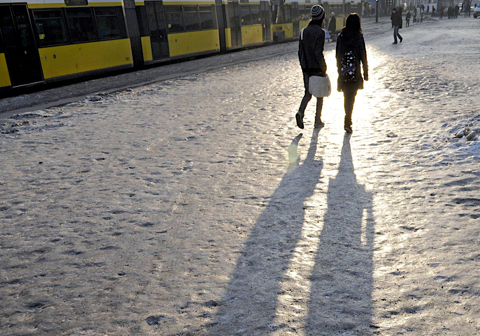 Nicht überall kommen die Kommunen ihren Pflichten nach, Eis zu beseitigen. Das ist ärgerlich, aber ein persönlicher Angriff auf den Einzelnen ist es nicht.