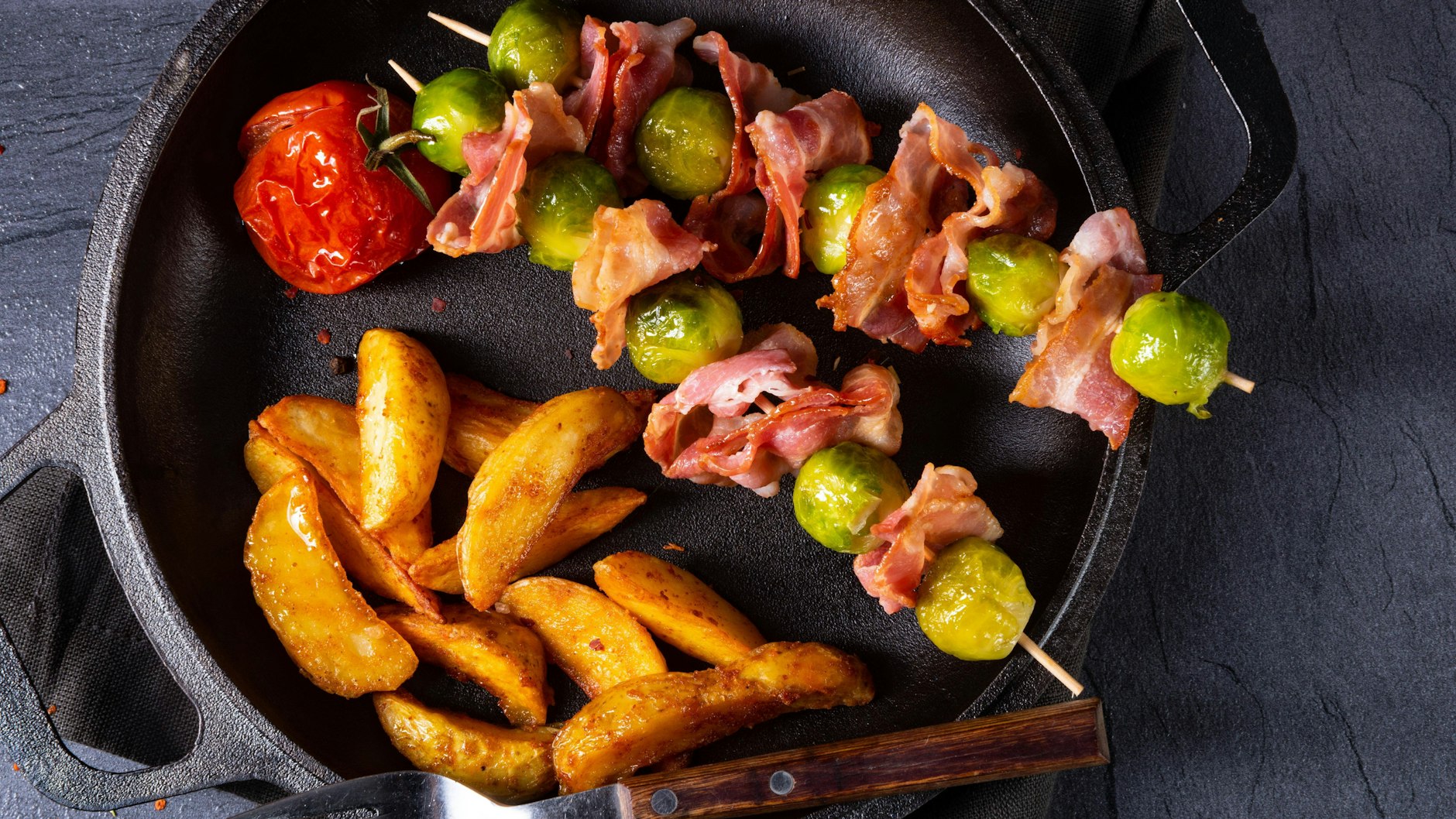 Dieses Rezept für Rosenkohl-Speck-Spieße müssen Sie probieren.