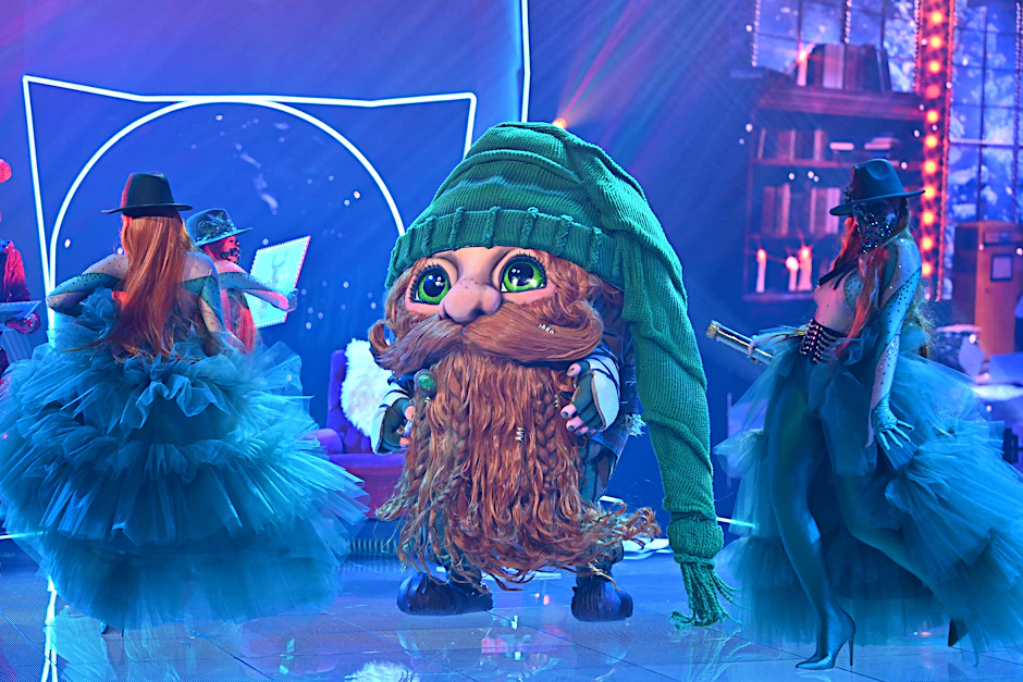 Welcher Star steckt bei „Masked Singer“ im Kostüm von Klaus Claus?