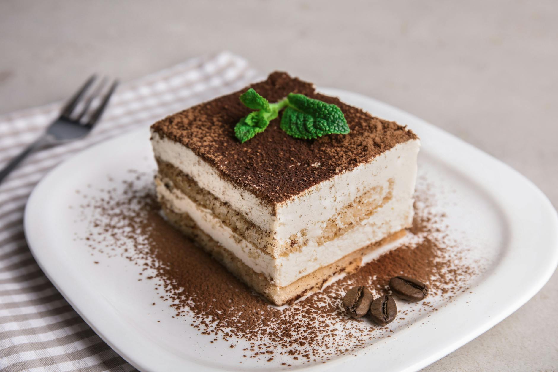 Tiramisu - ein italienischer Dessert-Klassiker, der perfekt in die Weihnachtszeit passt. 