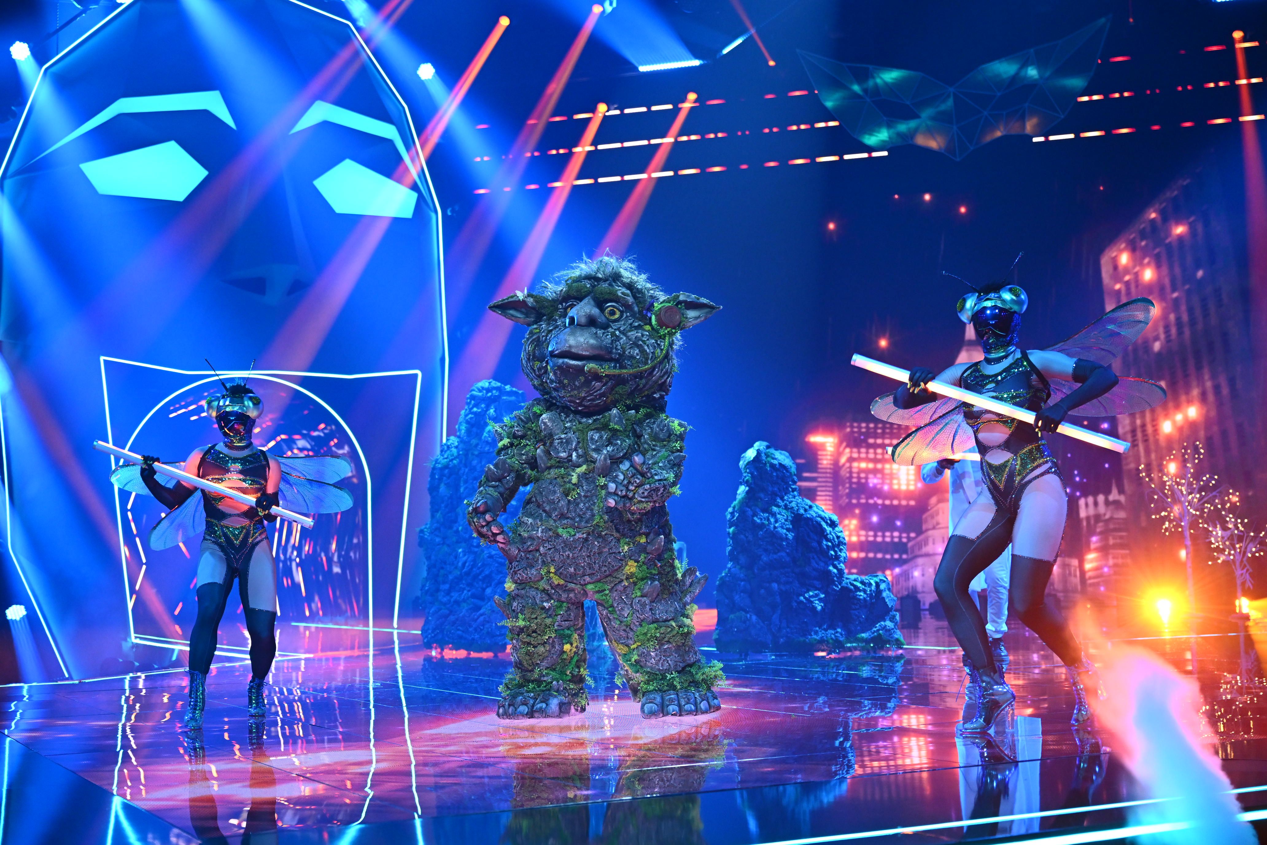 Image - „Masked Singer“: DARUM kann Carolin Kebekus gar nicht der Troll sein!