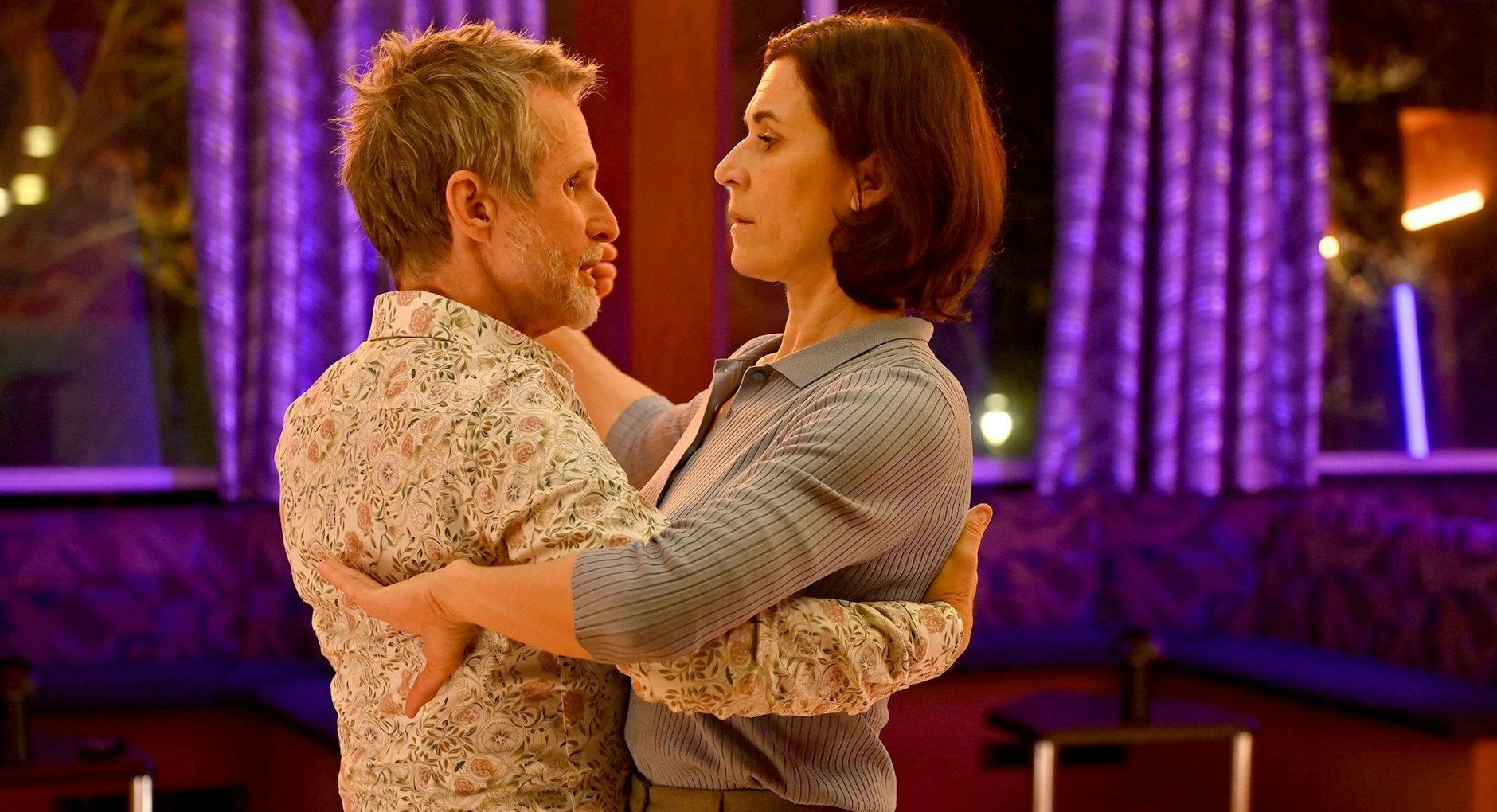 HANDOUT - Hanne (Nina Kunzendorf) gibt Albert (Ulrich Matthes) neuen Lebensmut.  