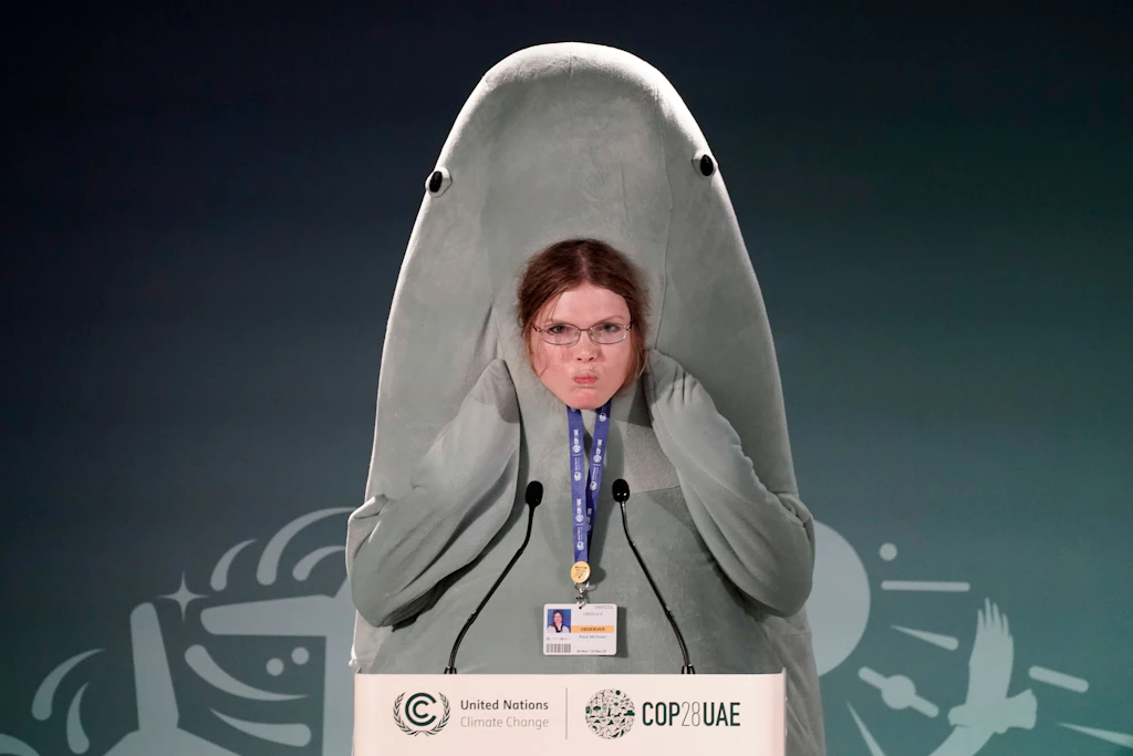 Die Klimakonferenz ist zu einem Event verkommen, das mehr CO₂ produziert, als es verhindert