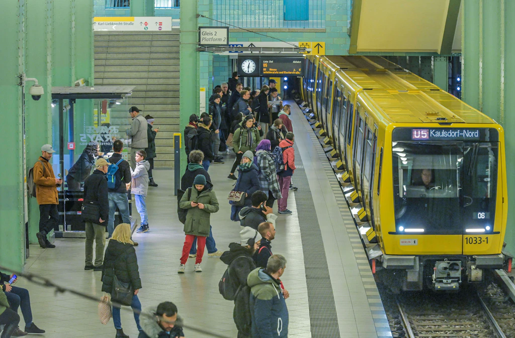 BVG and S-Bahn: Many Berliners are left sitting at school in the ...