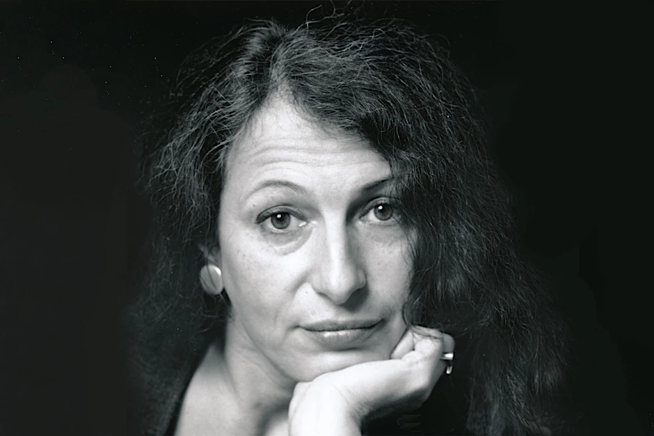 Carmen-Francesca Banciu wurde in Lipova, Rumänien, geboren und lebt in Berlin.