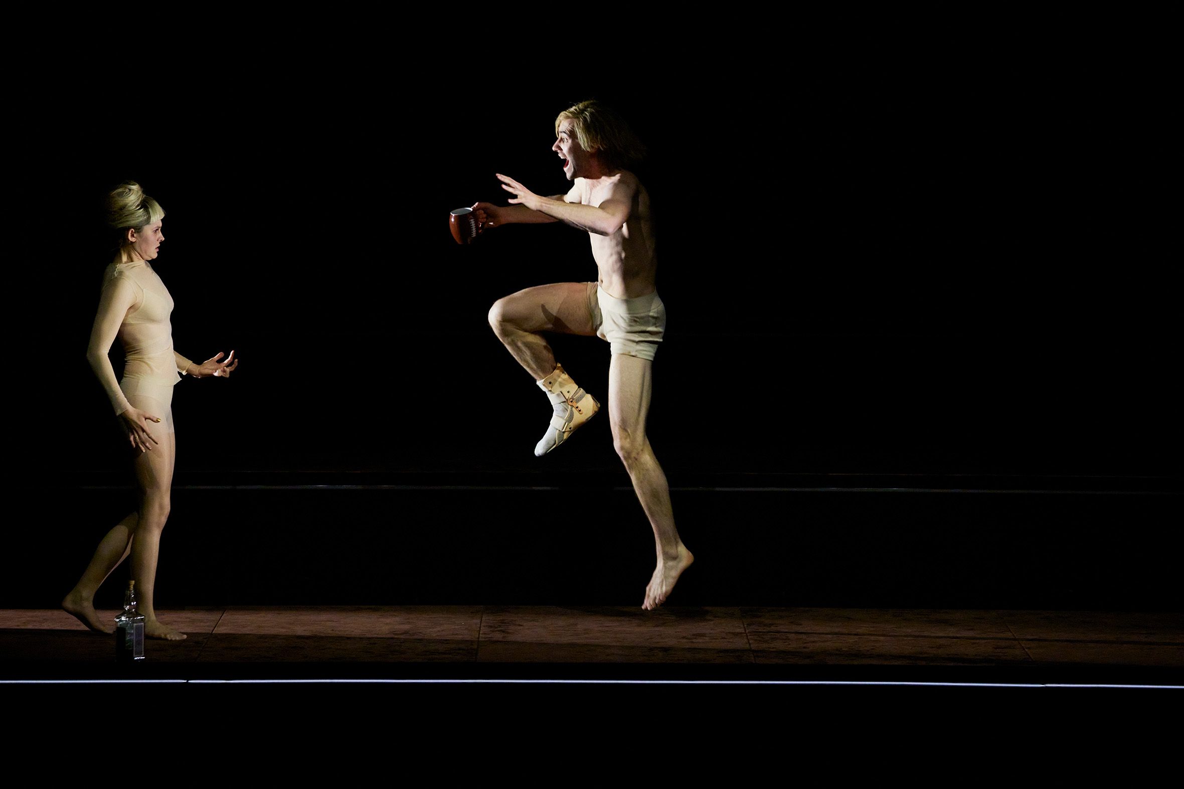 Image - Gefängnis aus Haut: „Die Katze auf dem heißen Blechdach“ von Tennessee Williams im Deutschen Theater