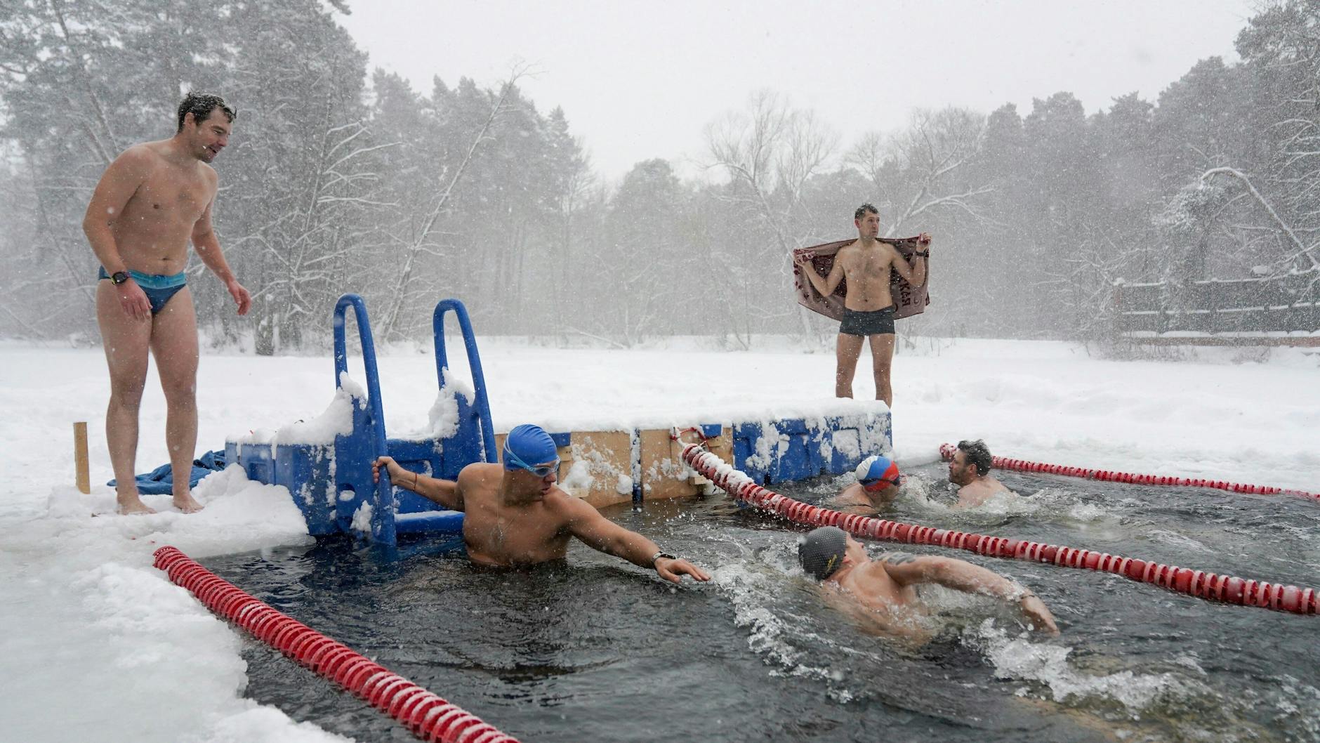Eisbaden sollte man nie allein.