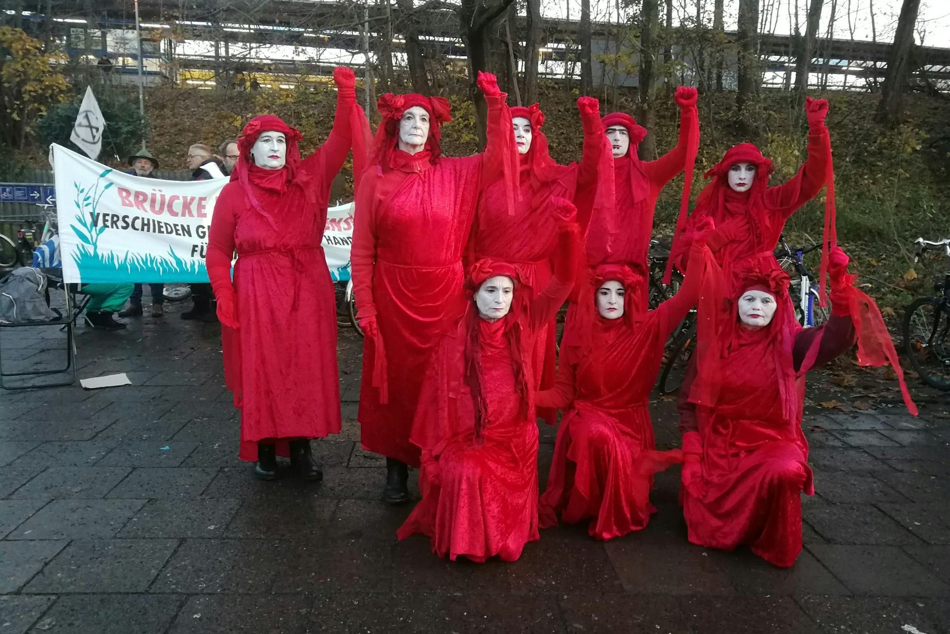 Eine Performance der Red Rebels