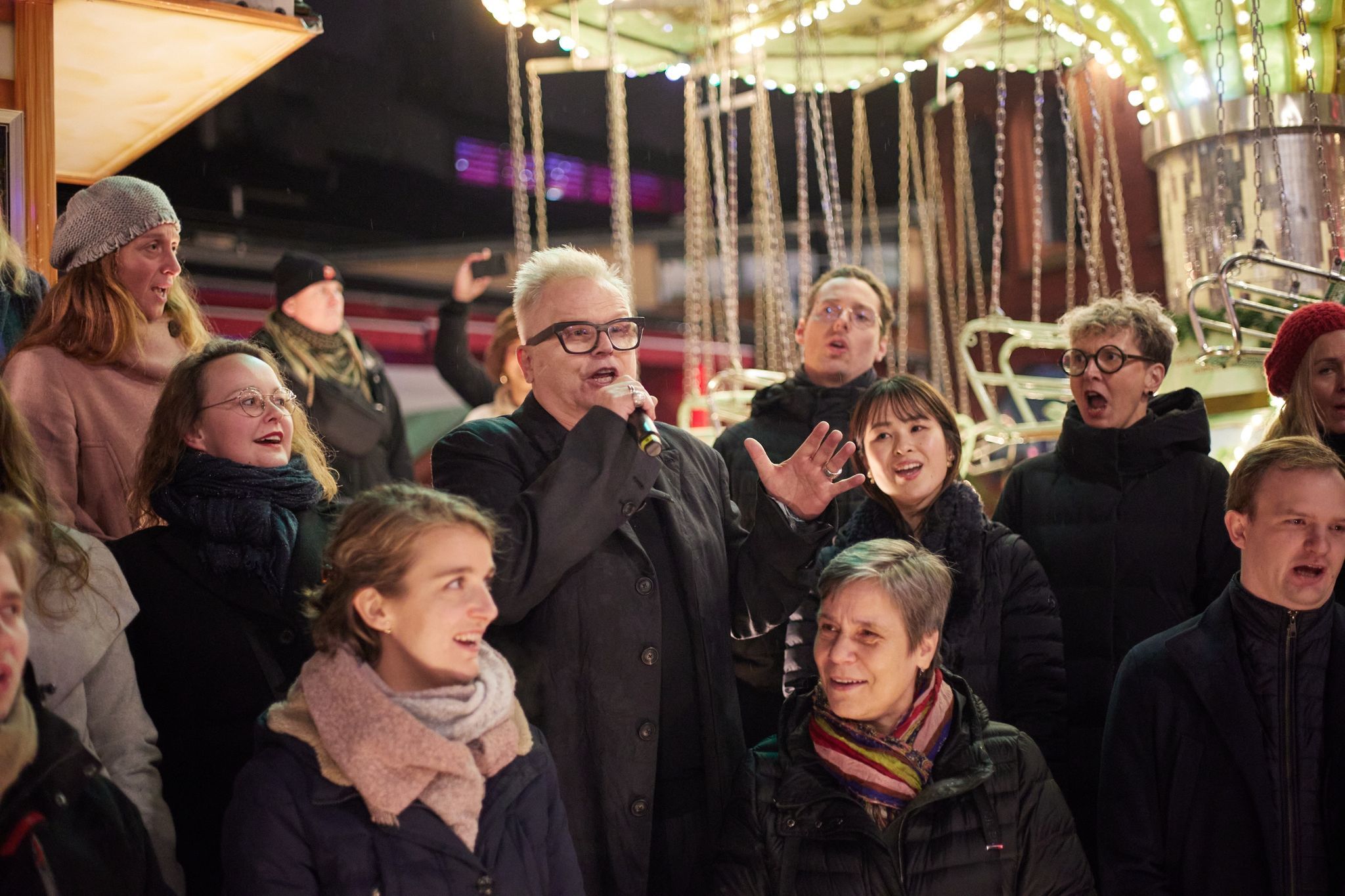 Image - Herbert Grönemeyer gibt Überraschungskonzert auf Weihnachtsmarkt